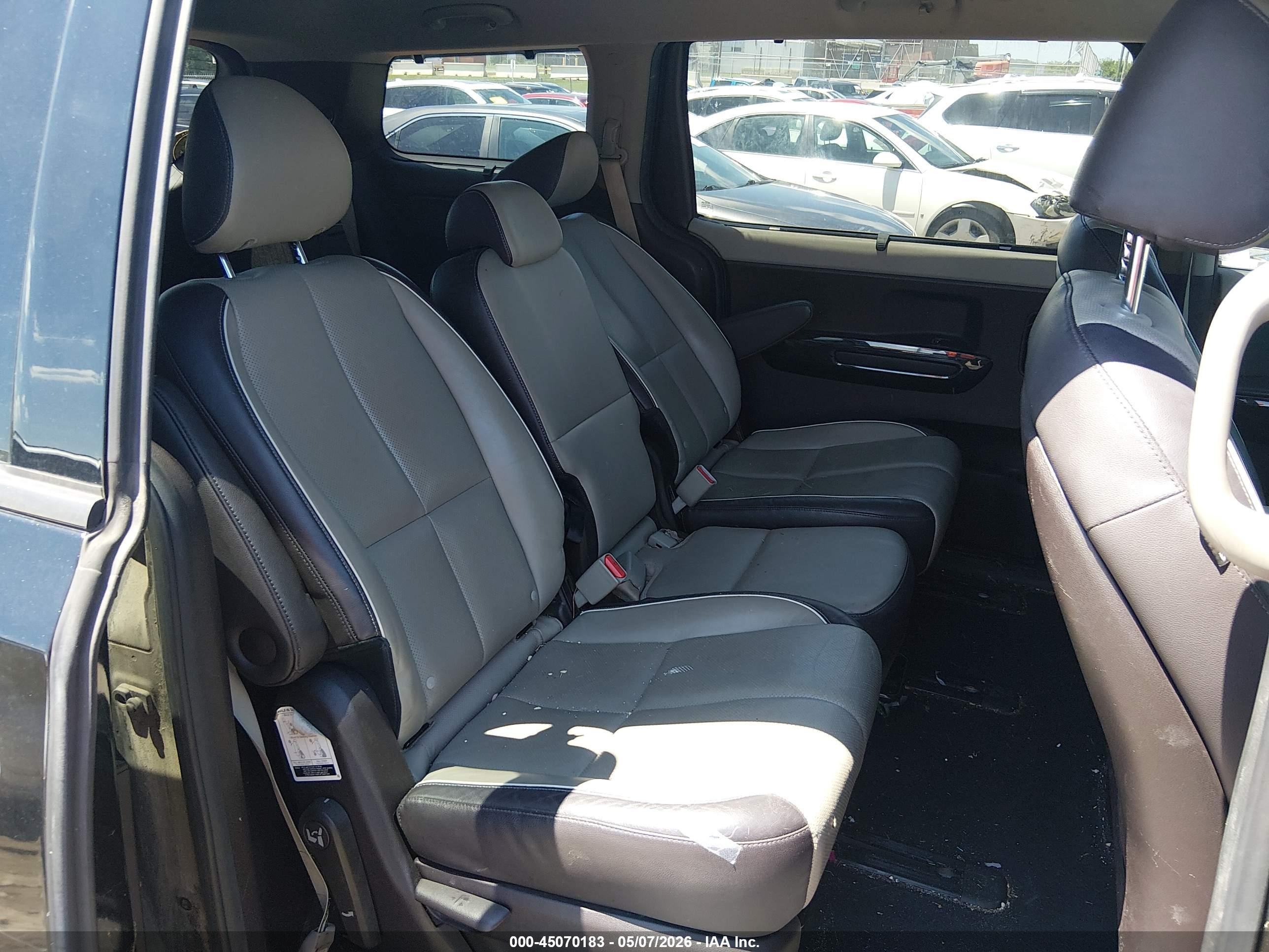 KIA SEDONA image 8