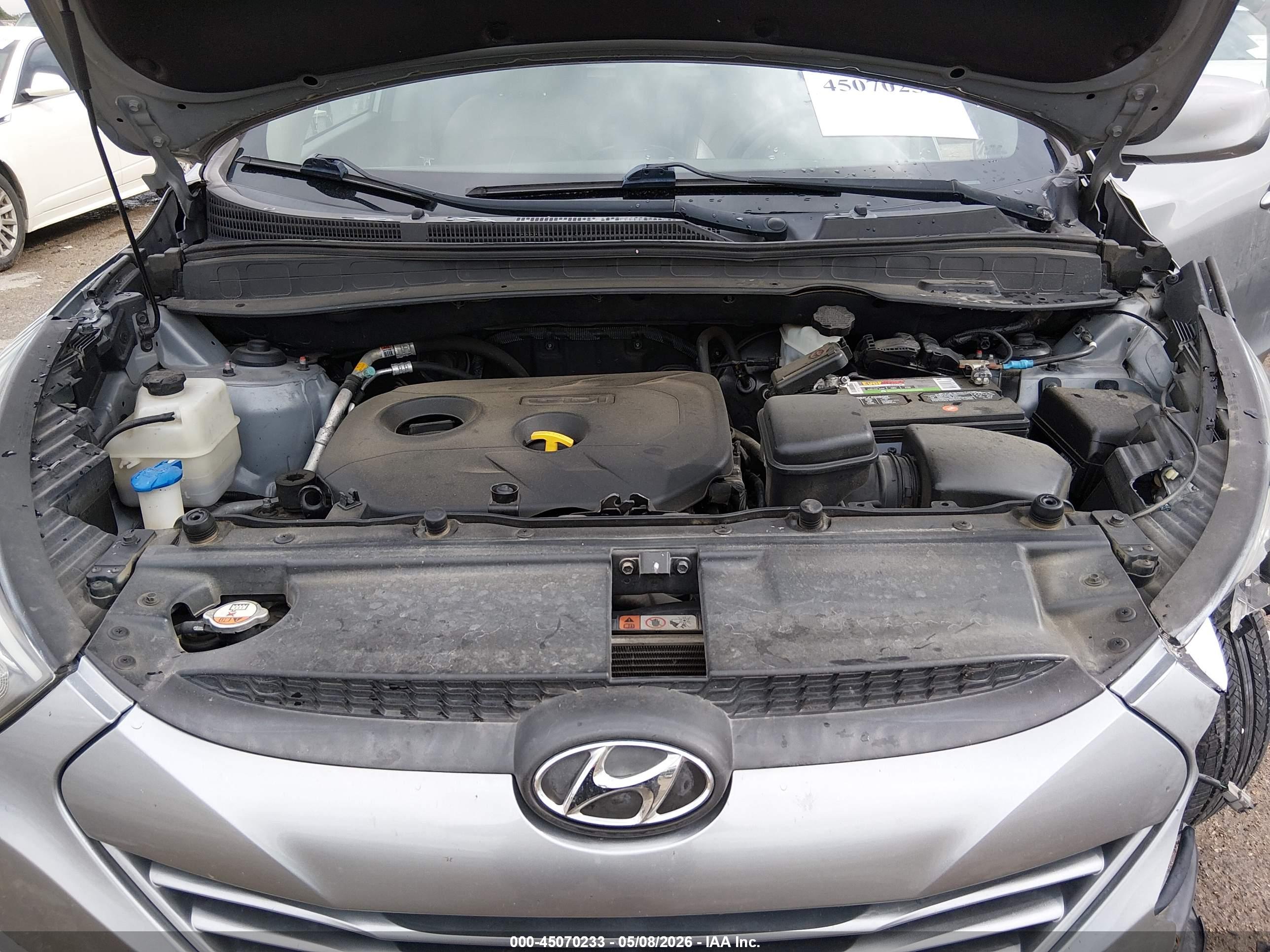 HYUNDAI TUCSON image 10