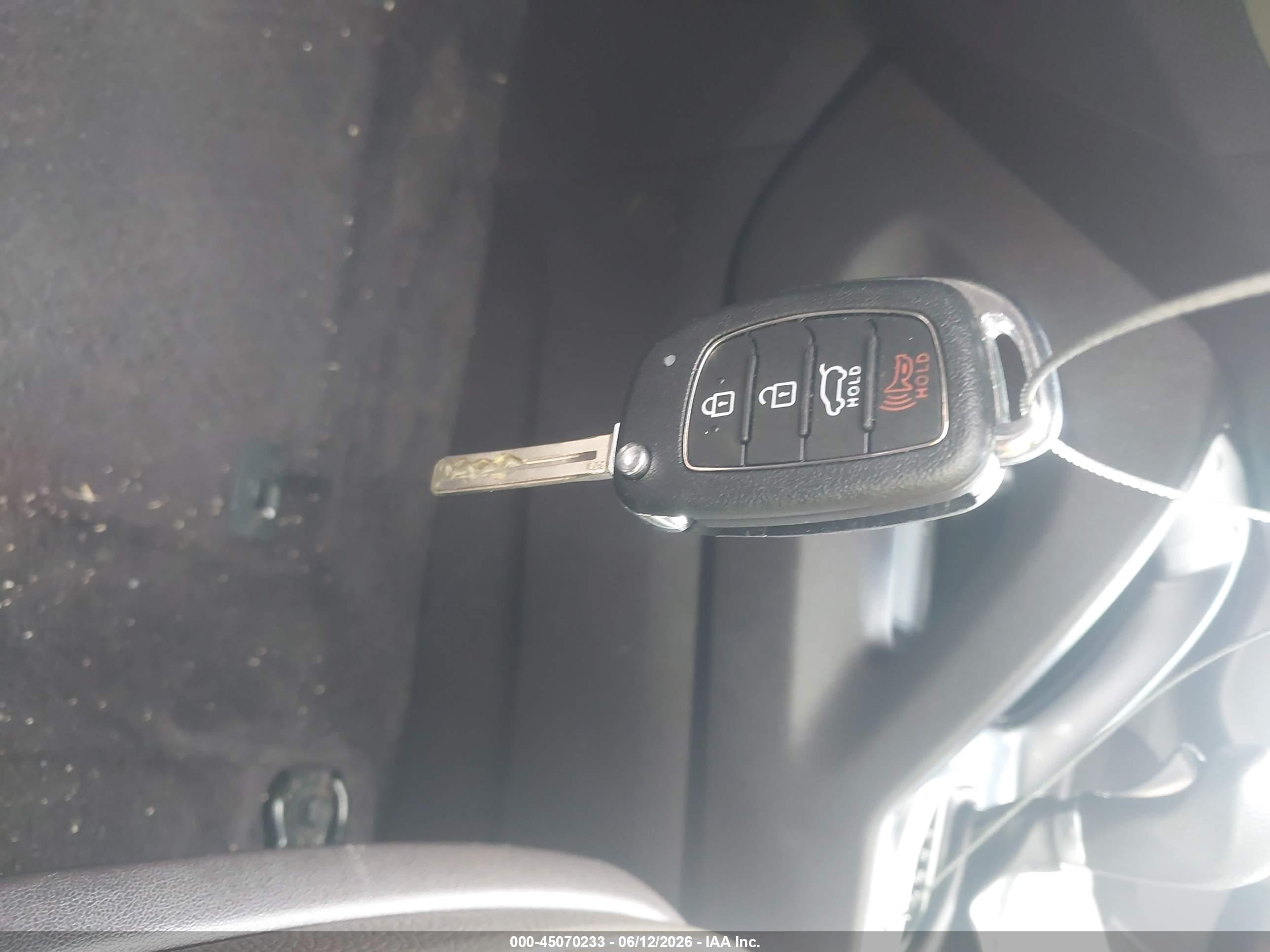 HYUNDAI TUCSON image 11