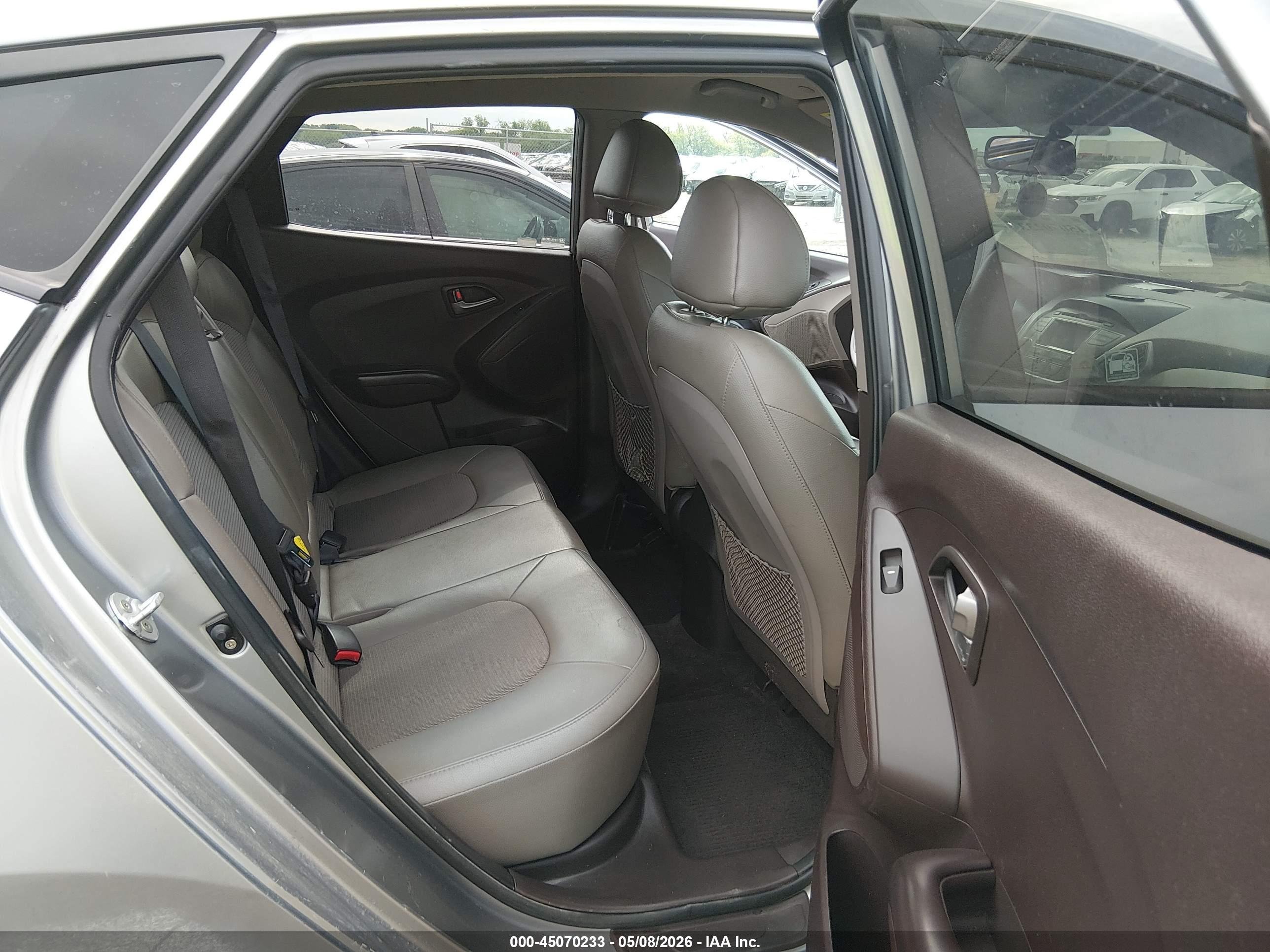 HYUNDAI TUCSON image 8