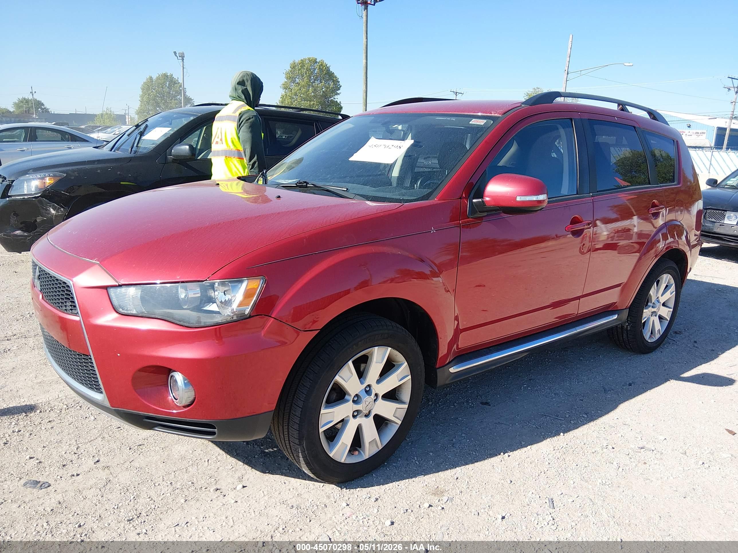 MITSUBISHI OUTLANDER image 2