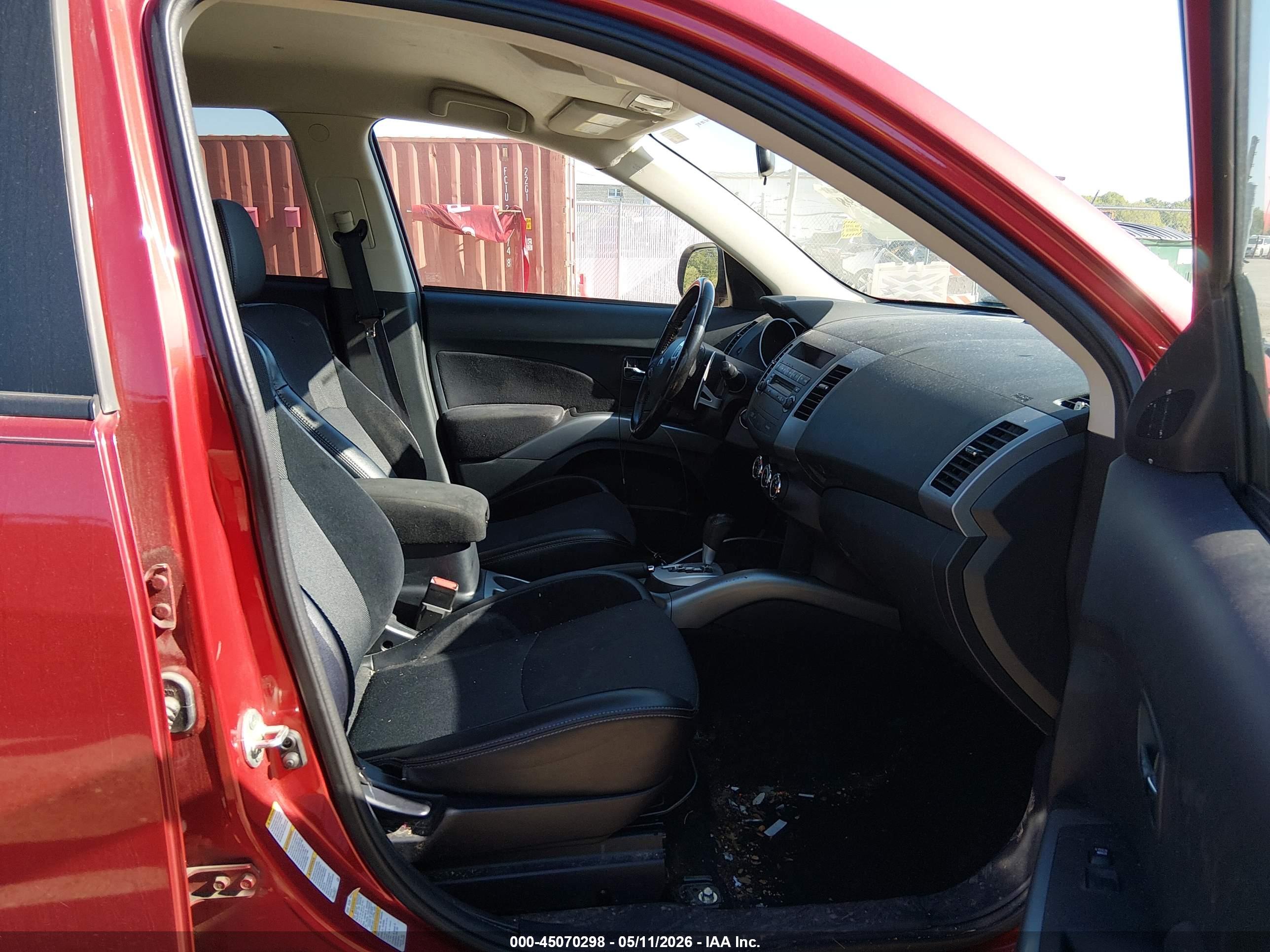 MITSUBISHI OUTLANDER image 5