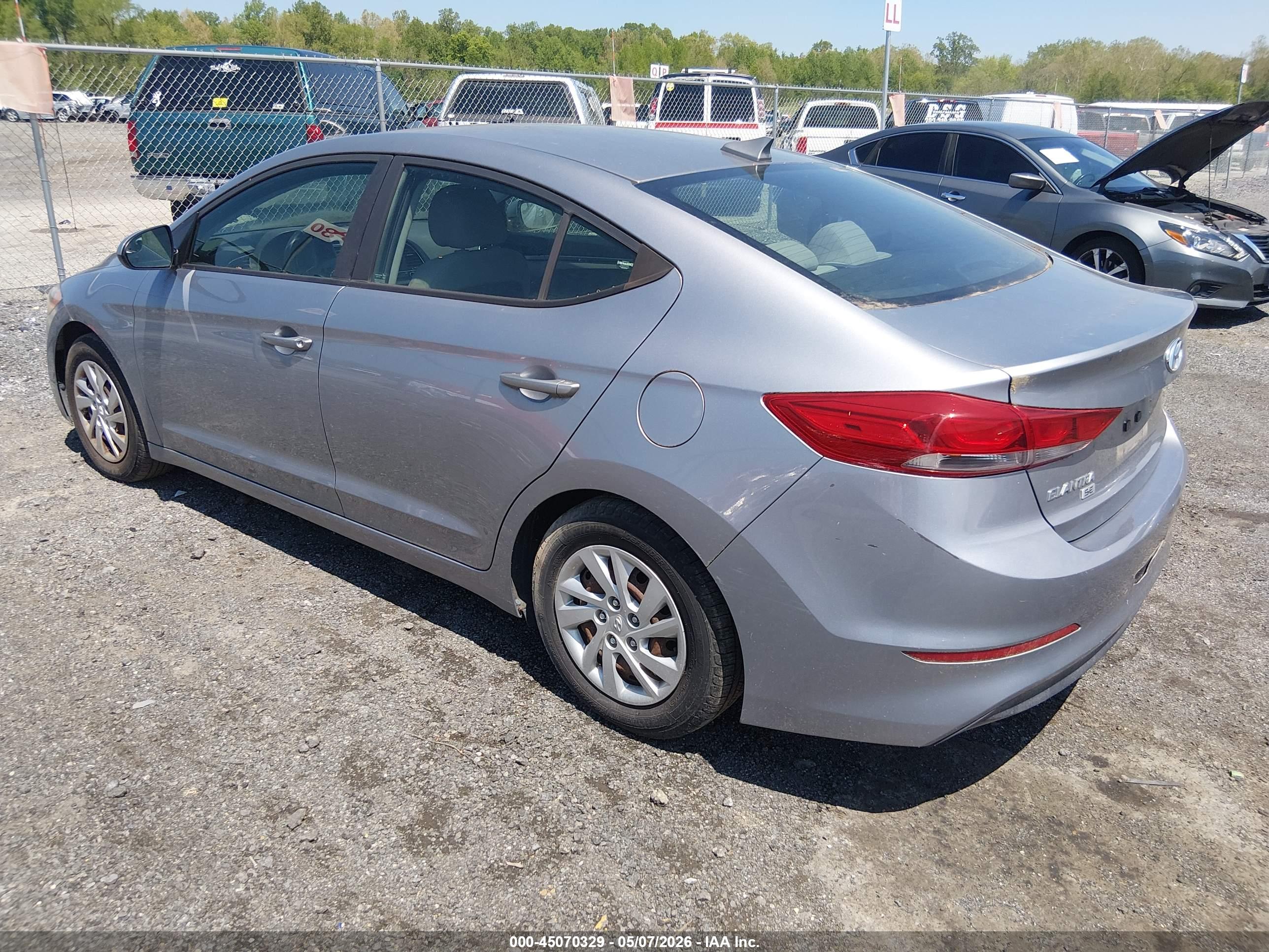HYUNDAI ELANTRA image 3