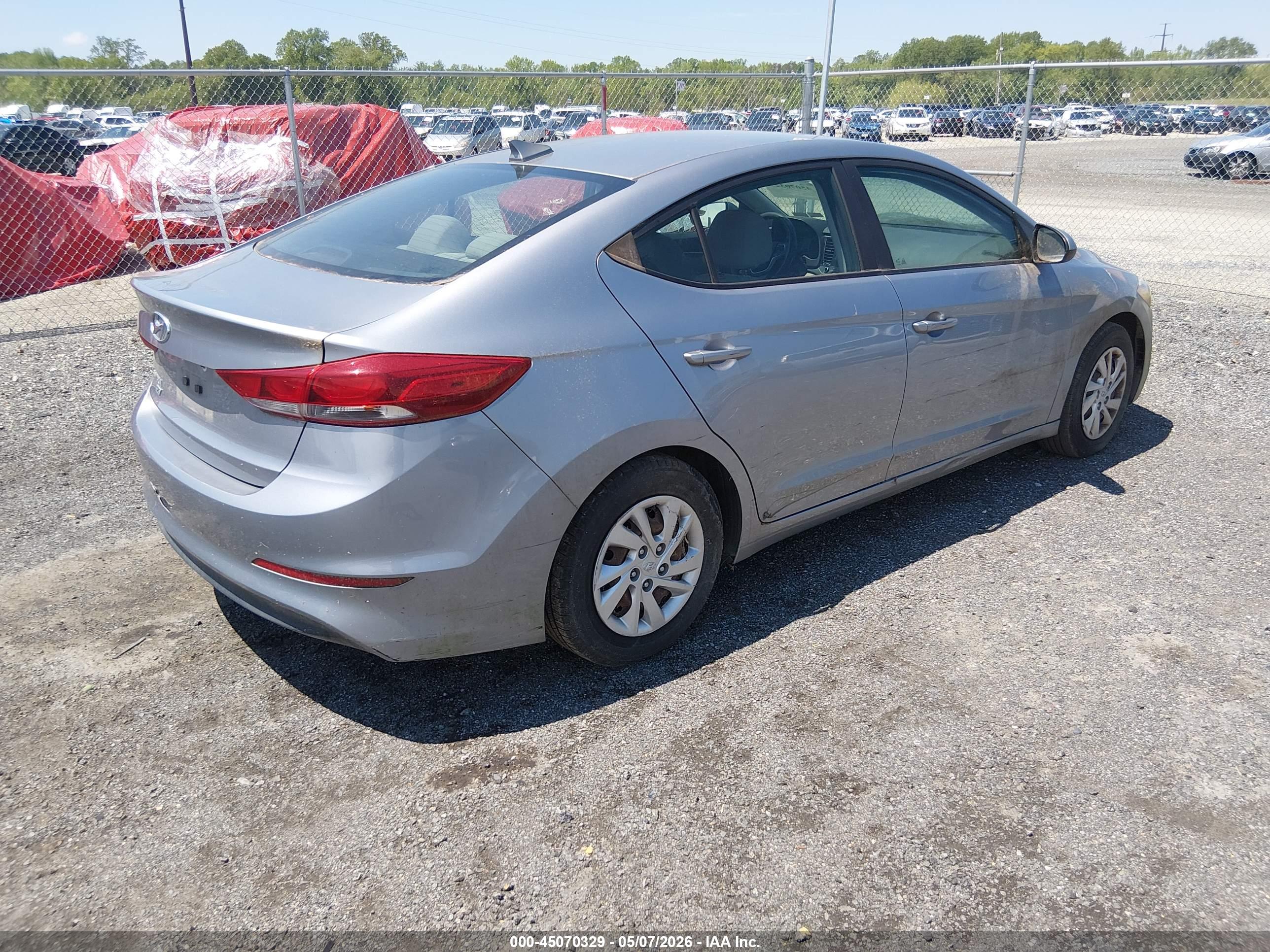 HYUNDAI ELANTRA image 4