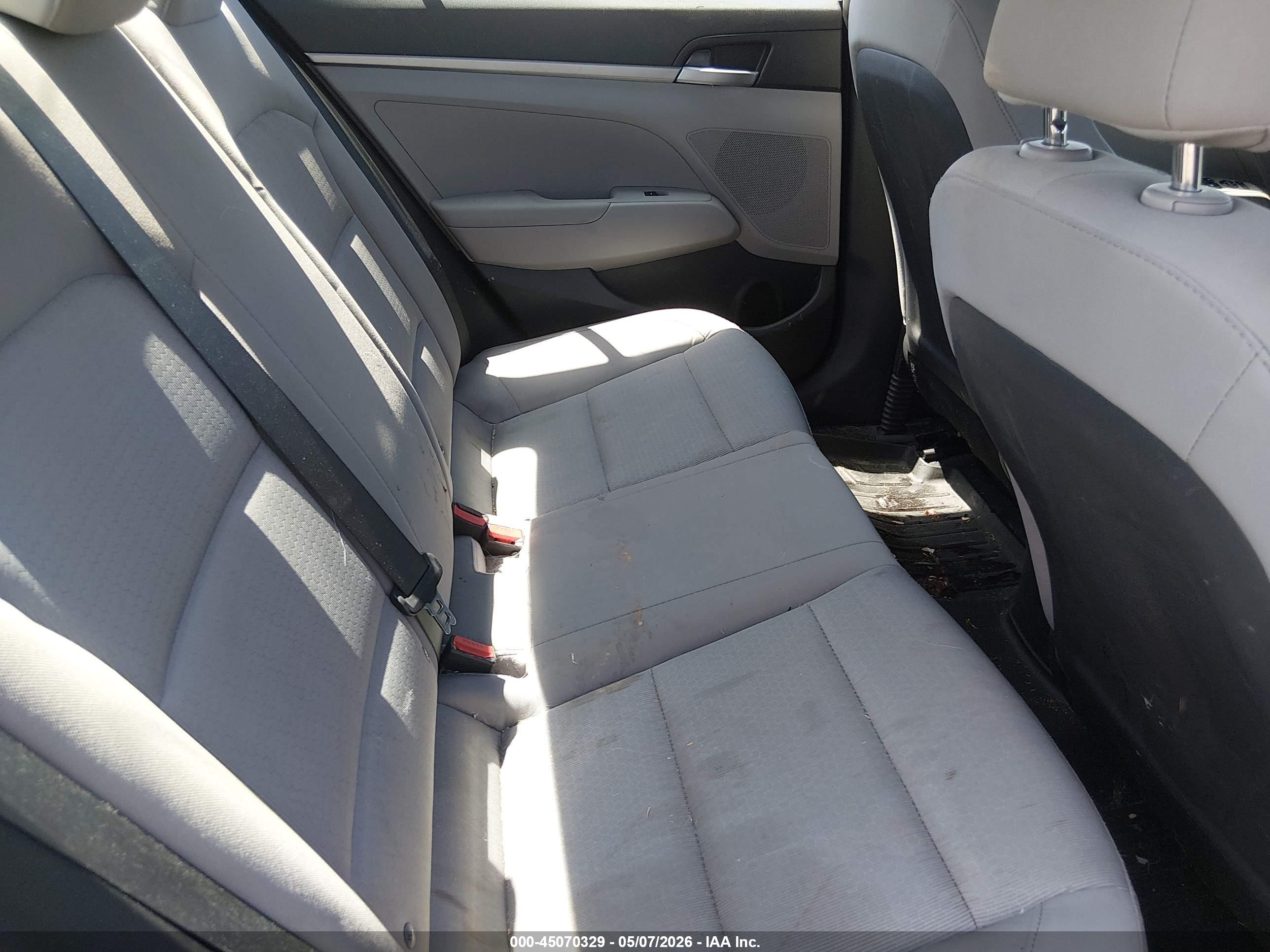 HYUNDAI ELANTRA image 8