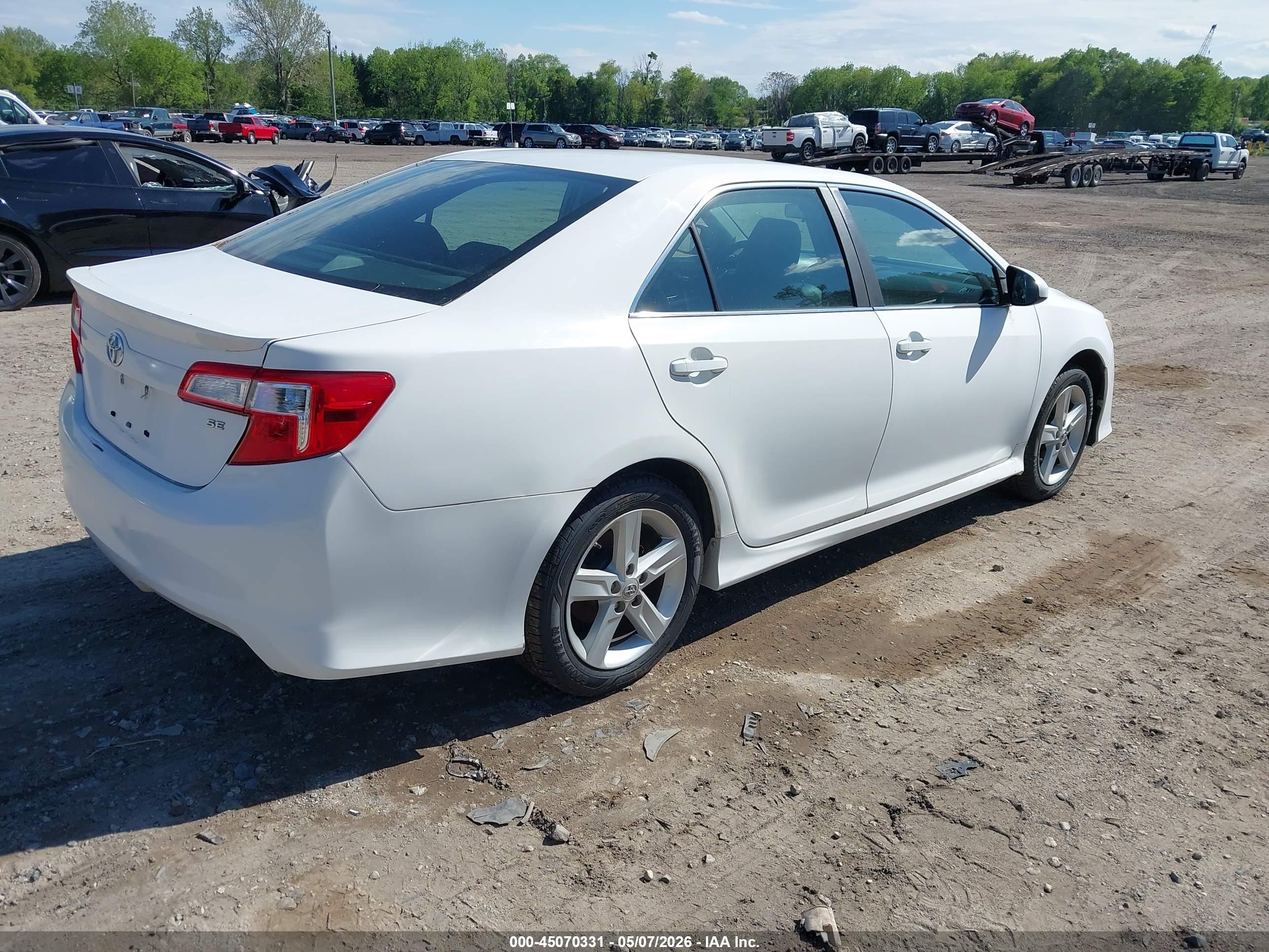 TOYOTA CAMRY image 4
