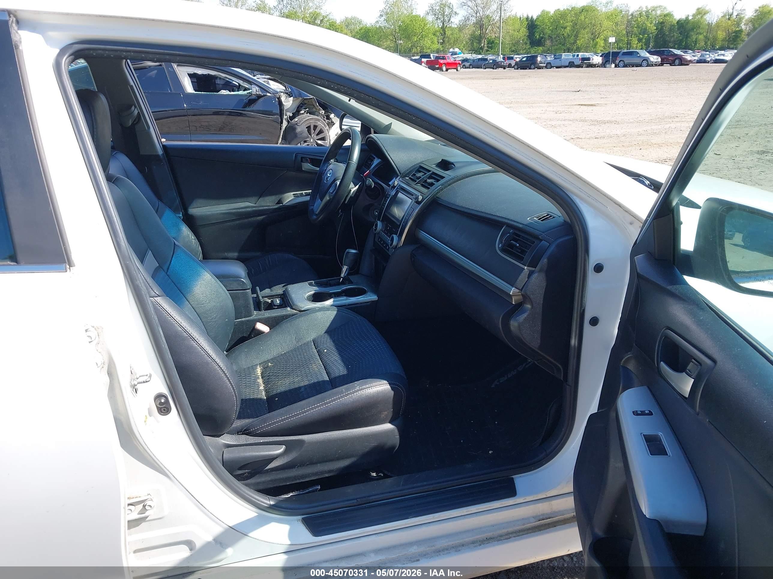 TOYOTA CAMRY image 5