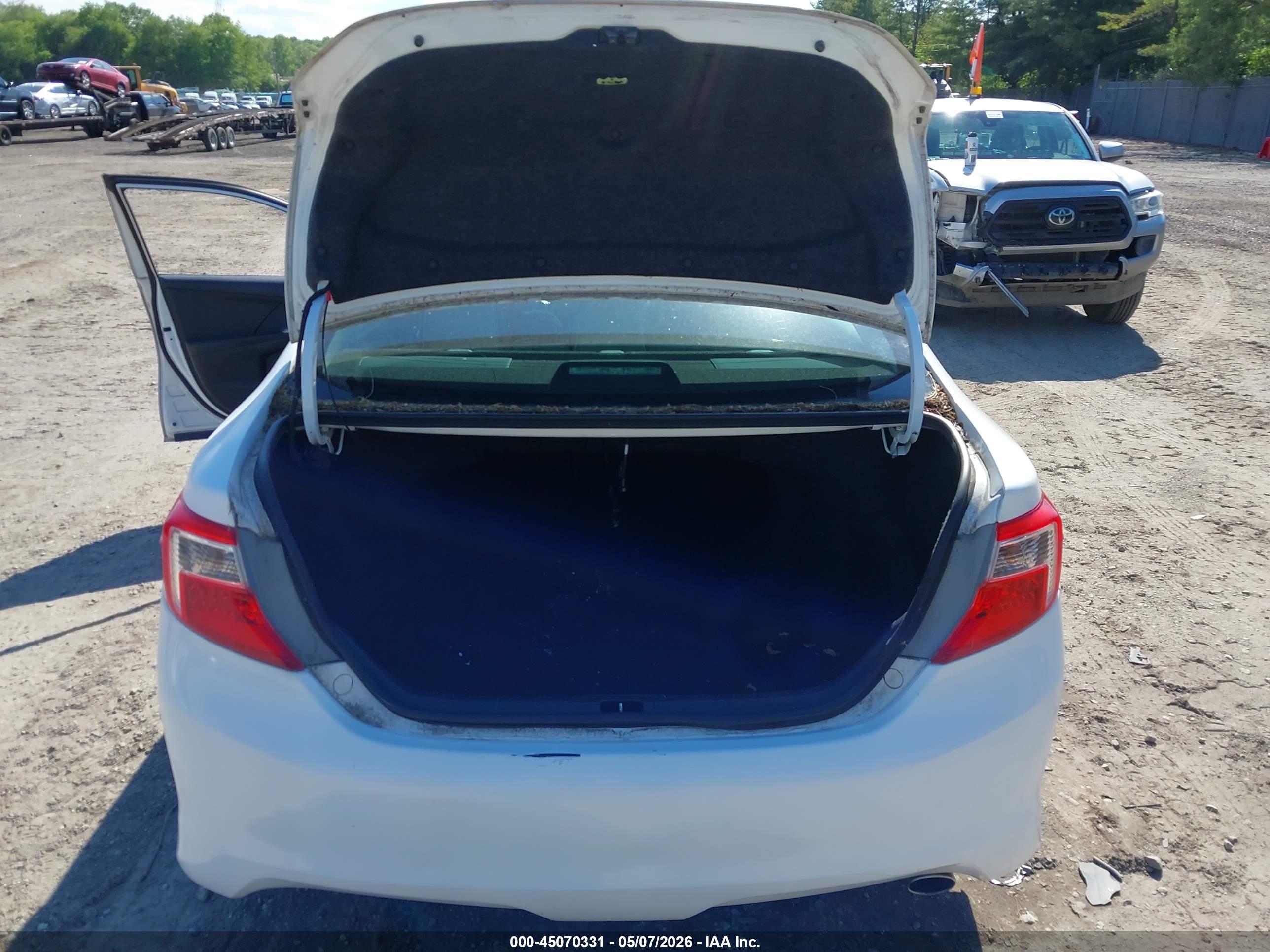 TOYOTA CAMRY image 6