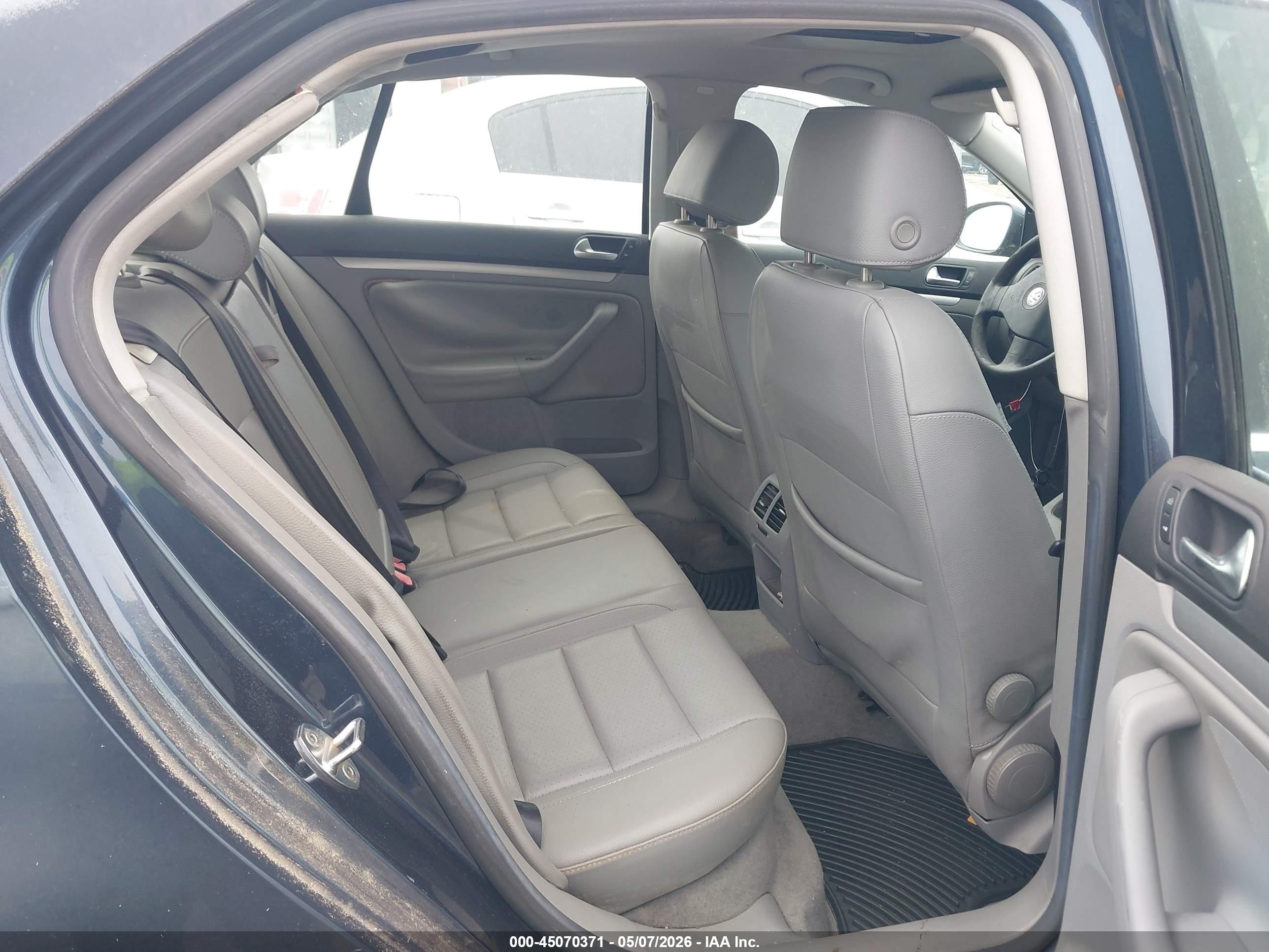 VOLKSWAGEN JETTA image 8