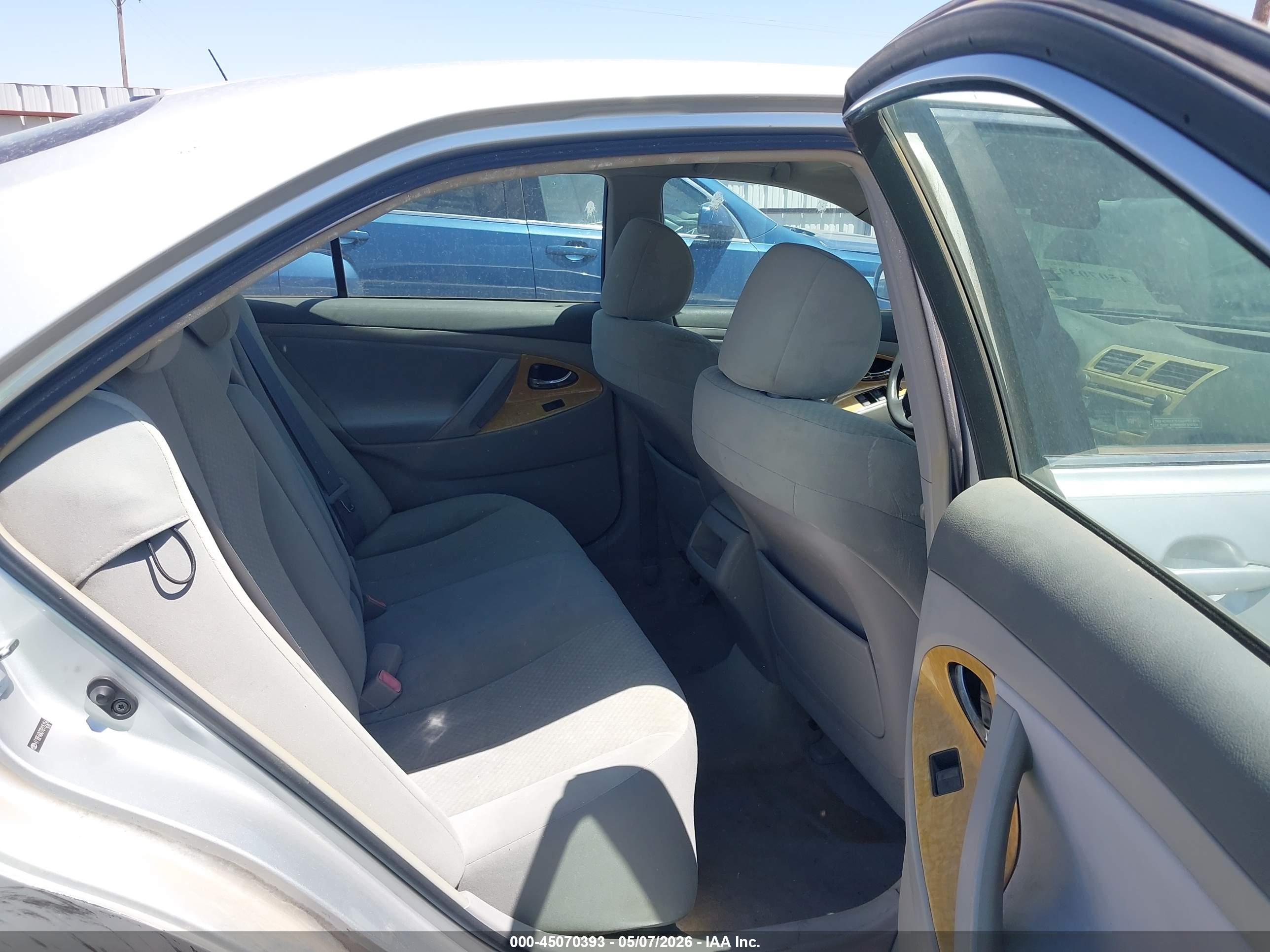 TOYOTA CAMRY image 8
