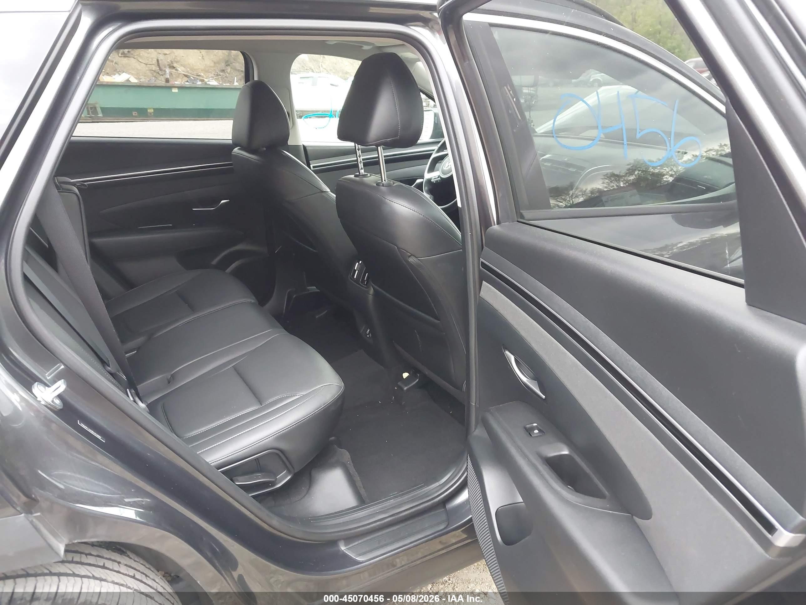 HYUNDAI TUCSON image 8