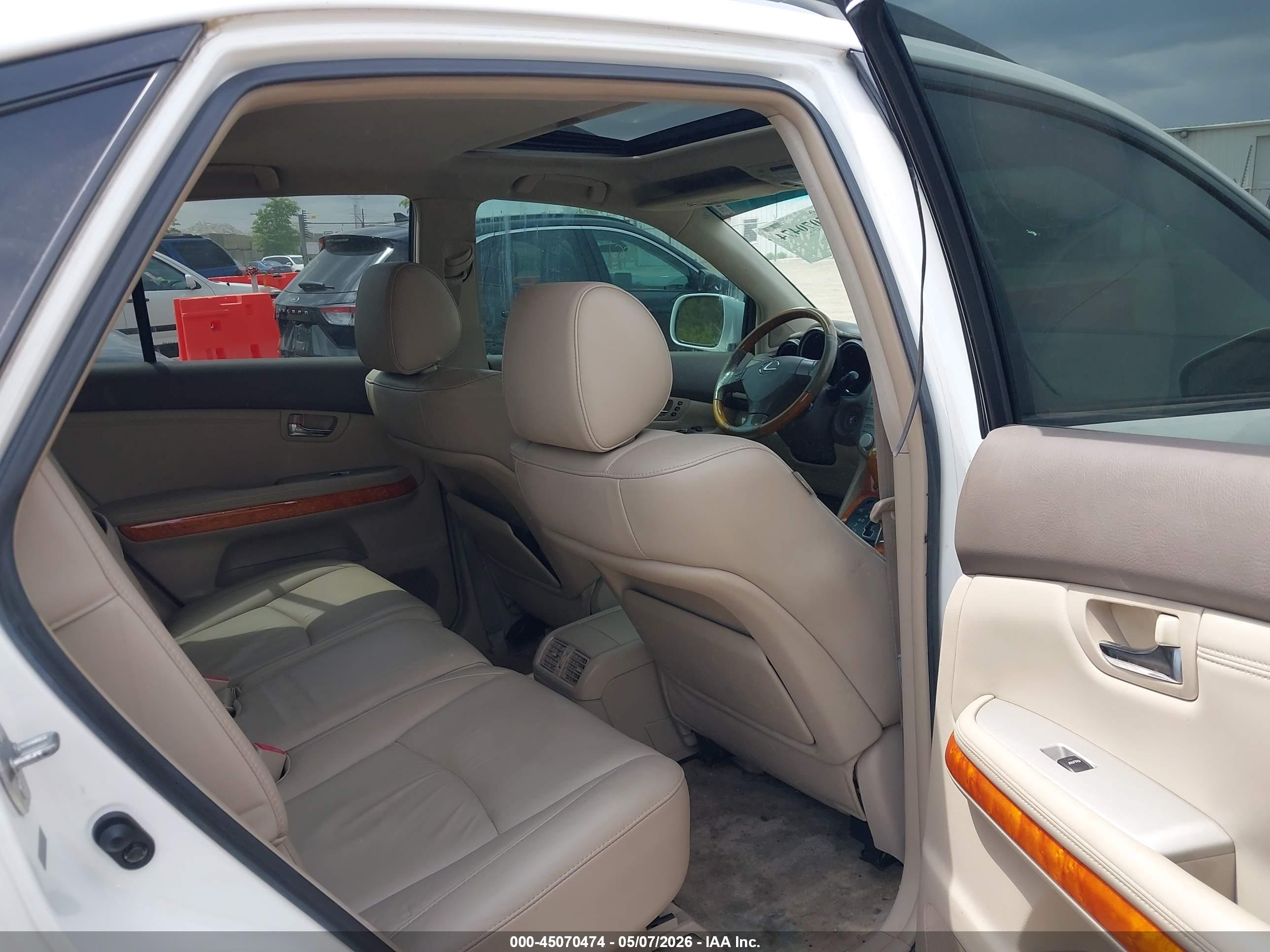 LEXUS RX image 8
