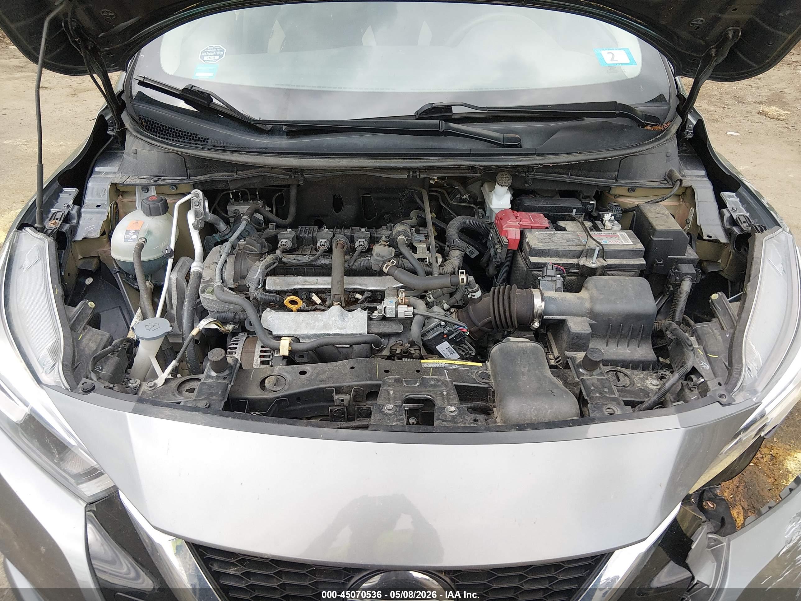 NISSAN VERSA image 10
