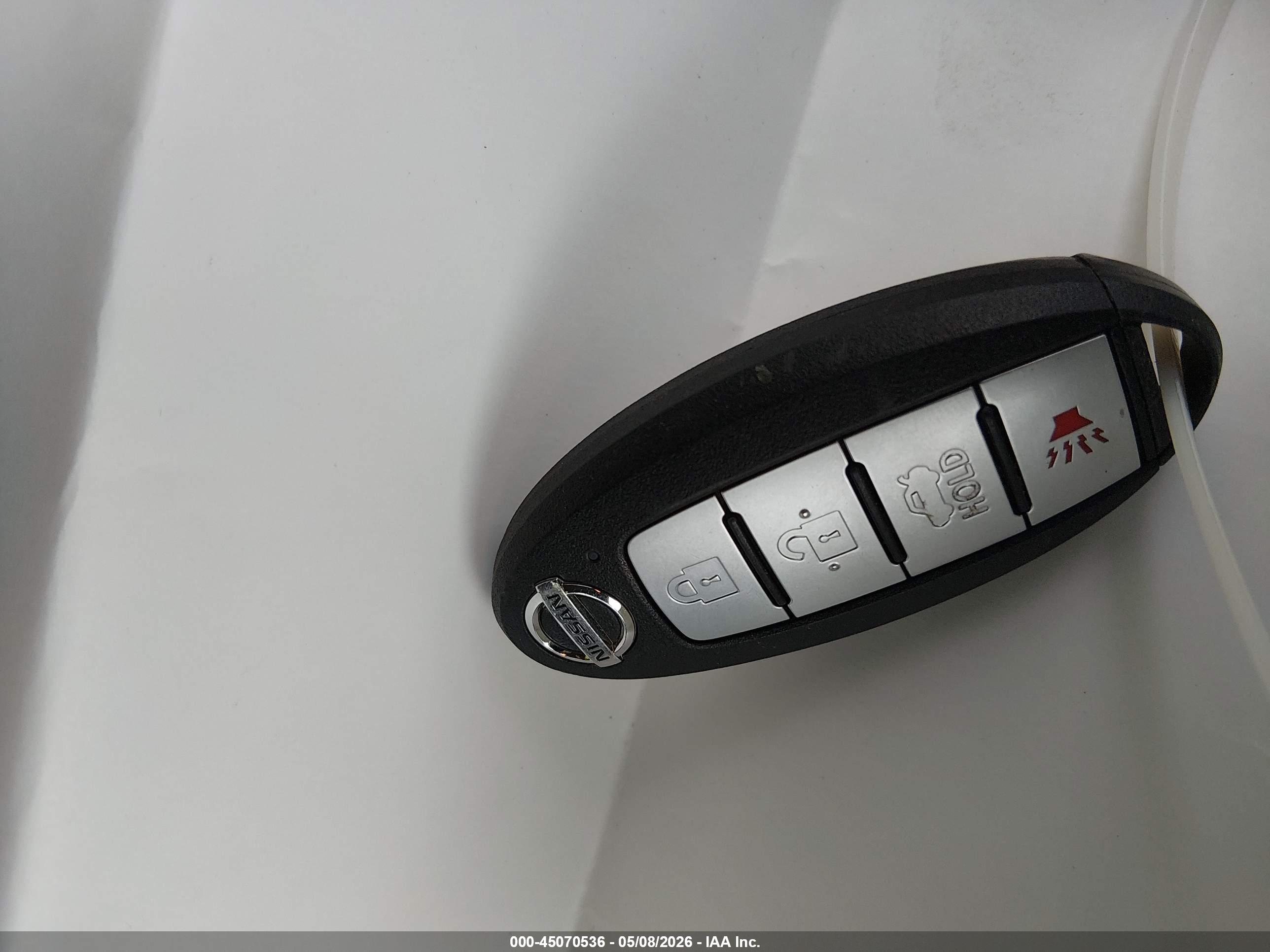 NISSAN VERSA image 11