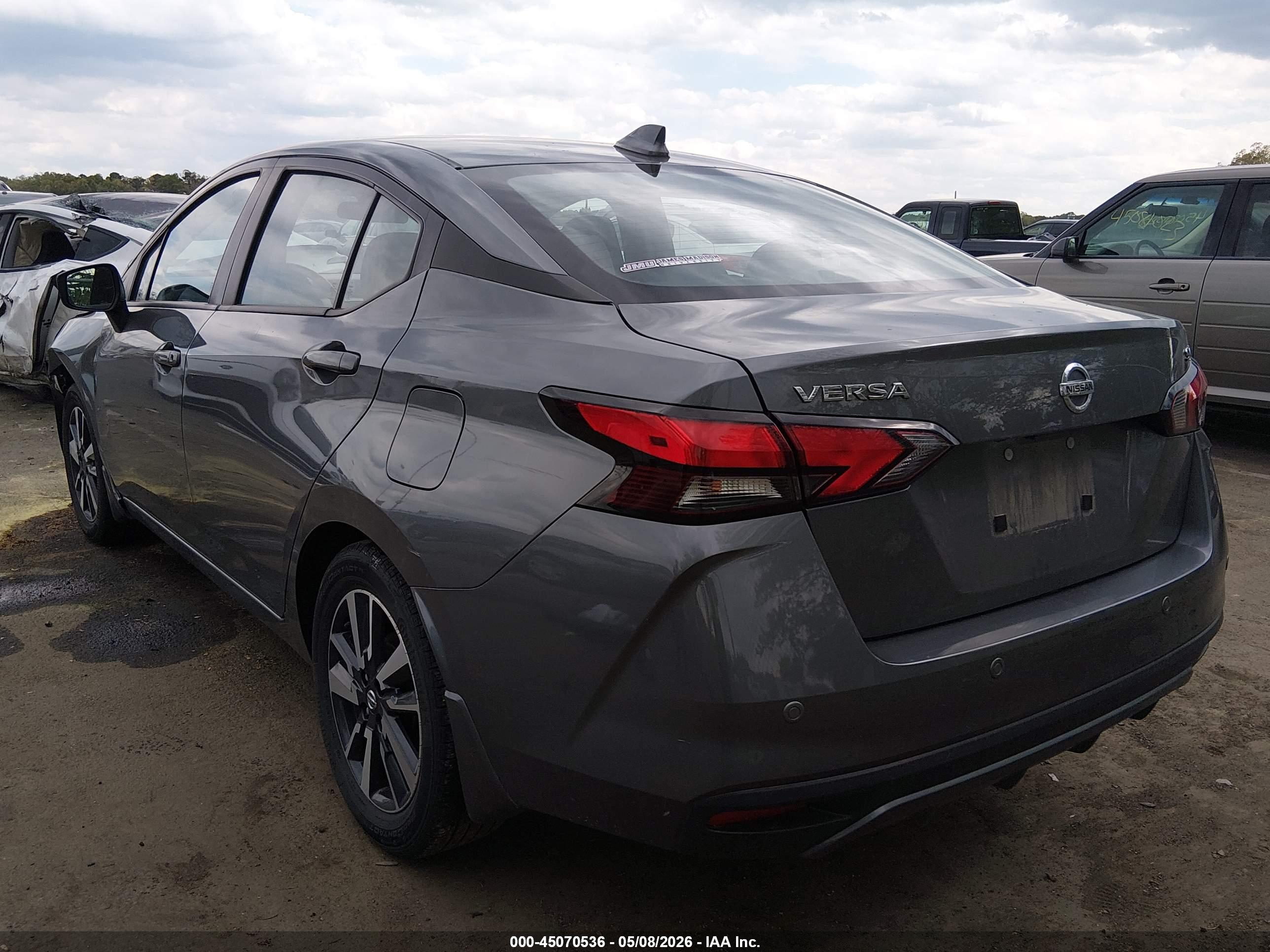 NISSAN VERSA image 3