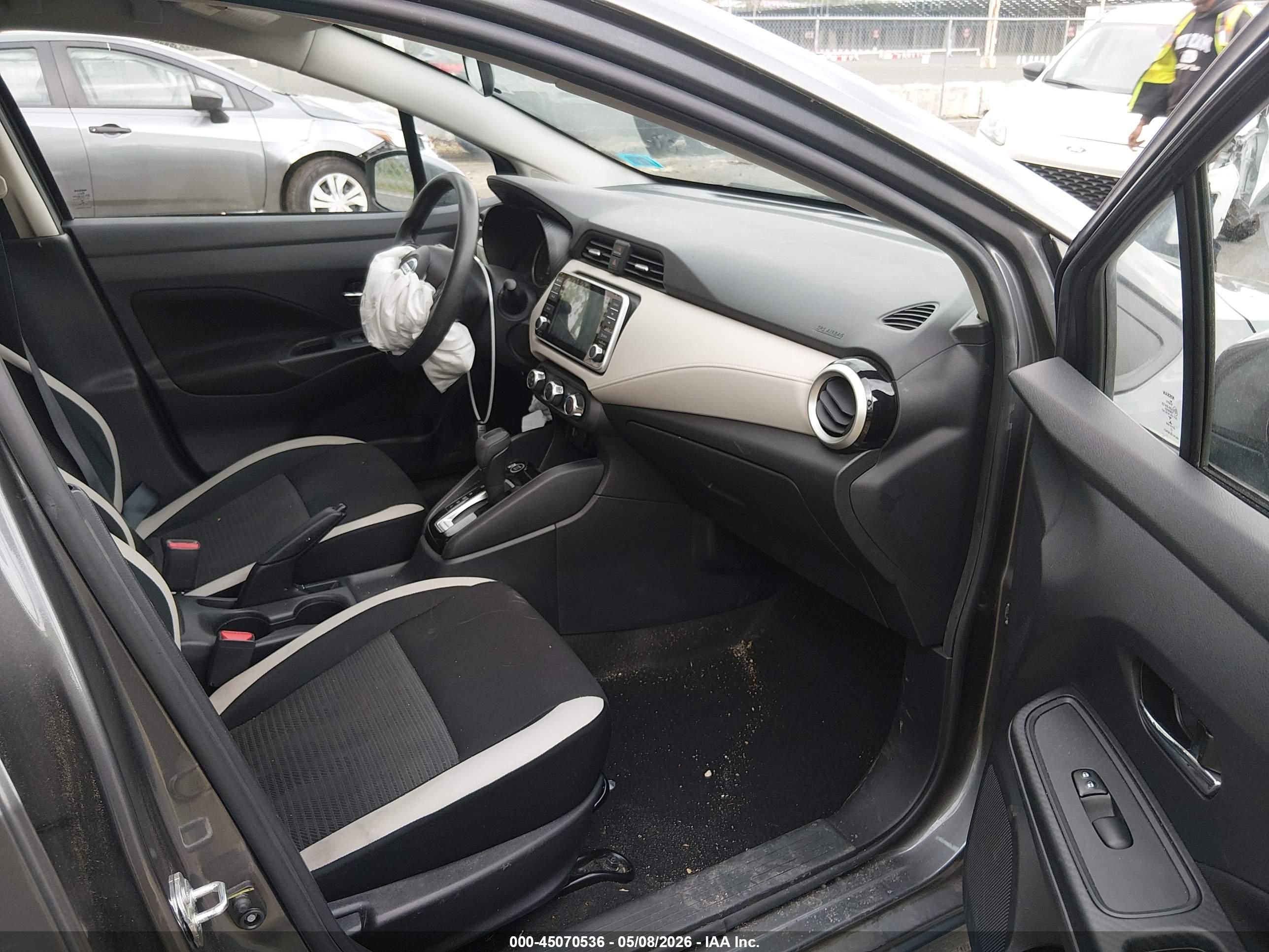 NISSAN VERSA image 5