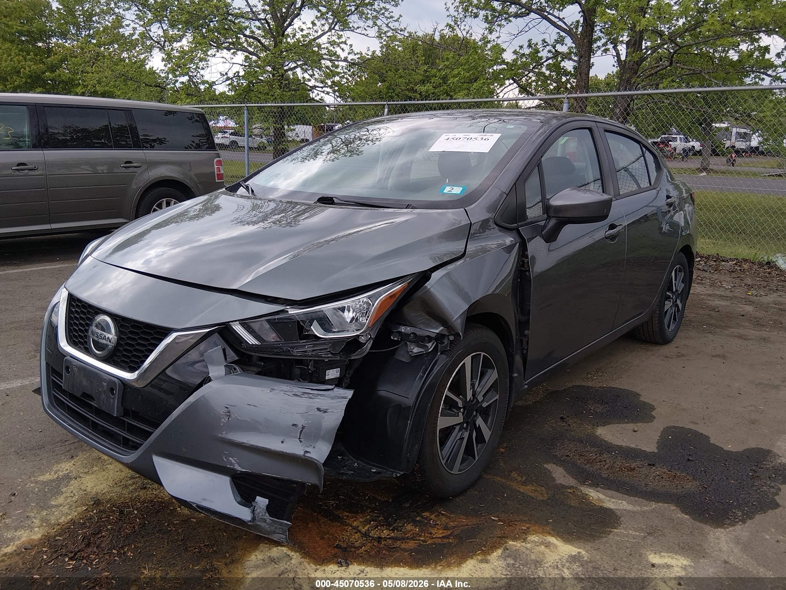 NISSAN VERSA image 6
