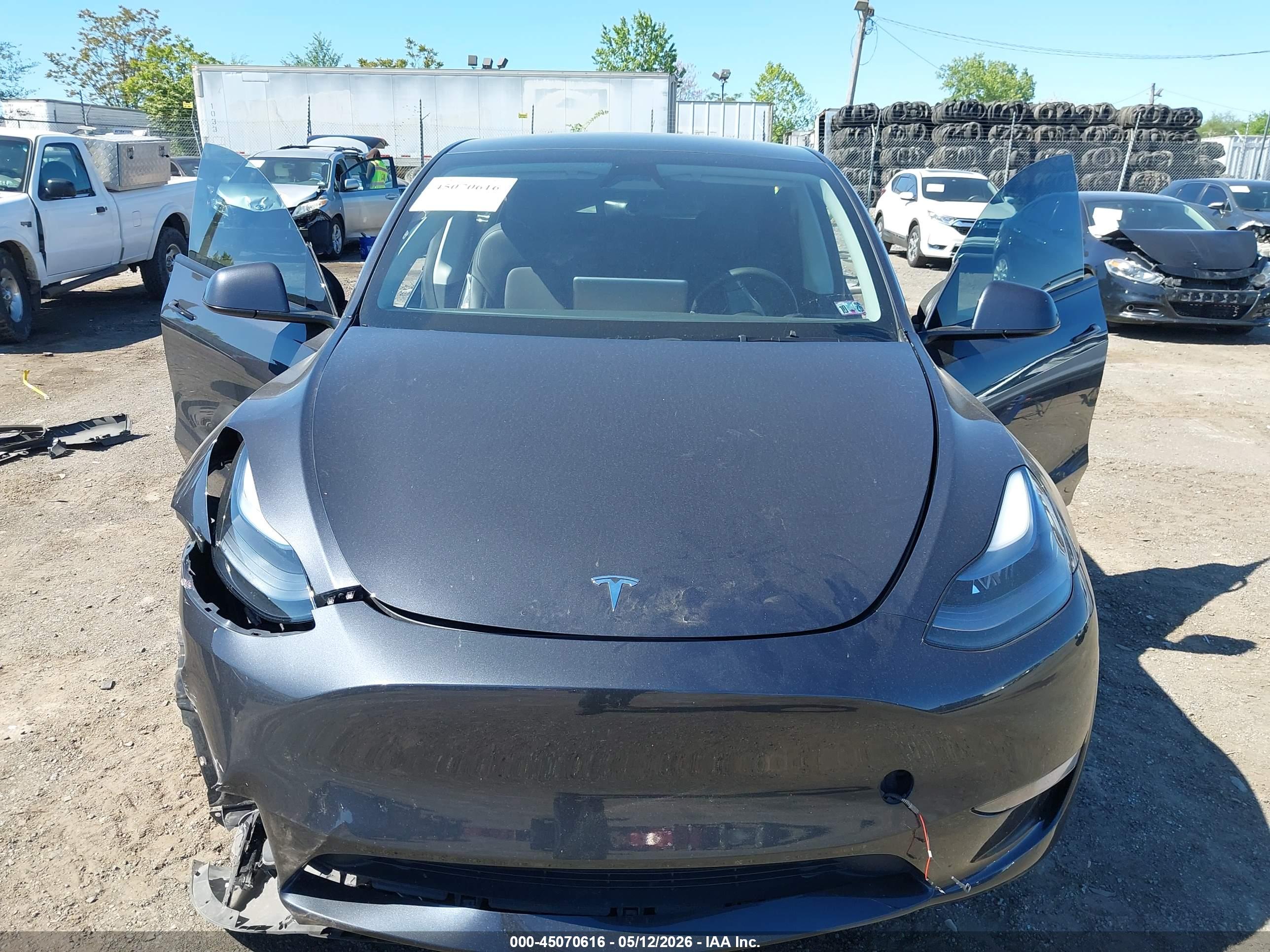 TESLA MODEL image 10