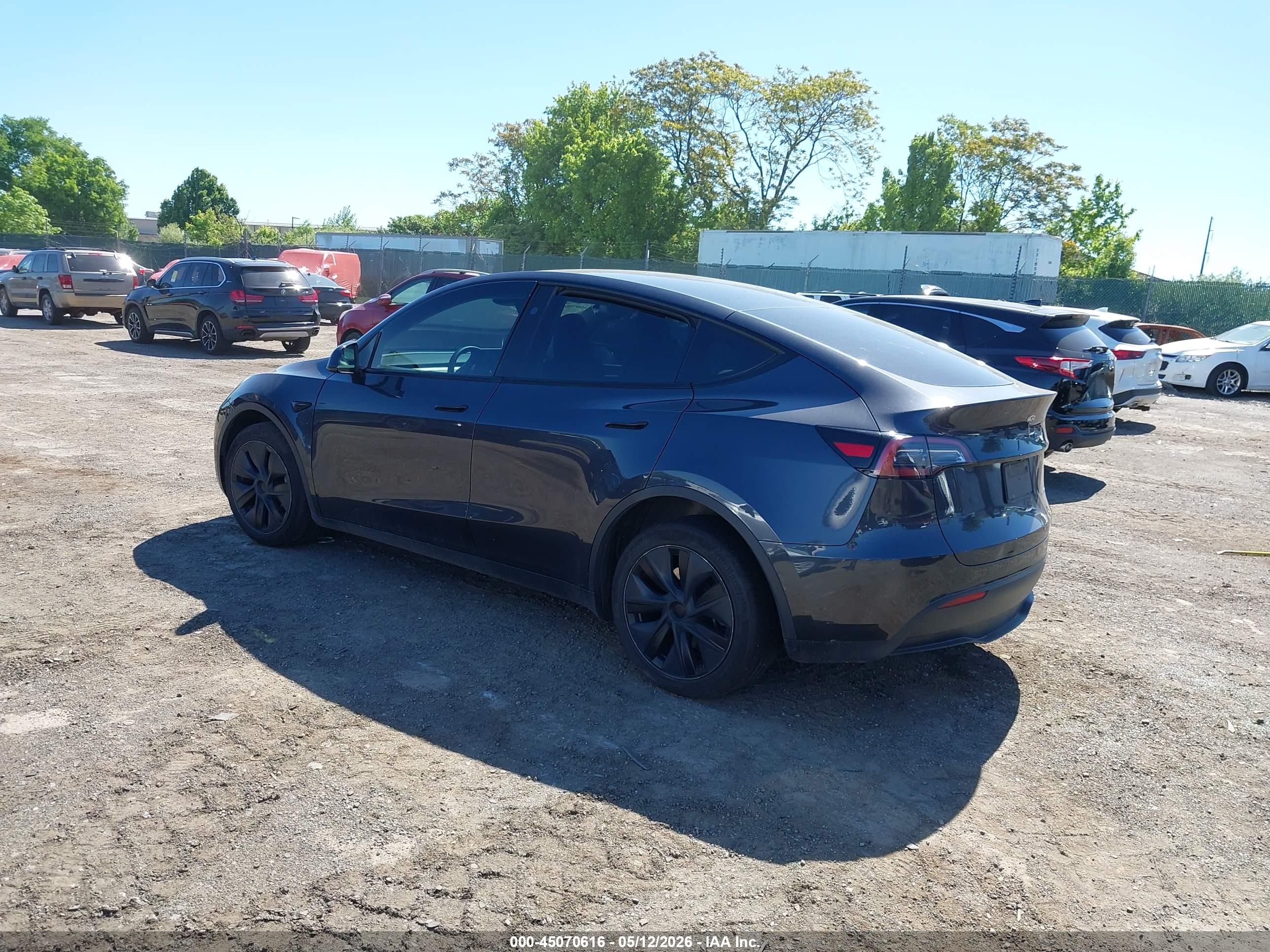 TESLA MODEL image 3