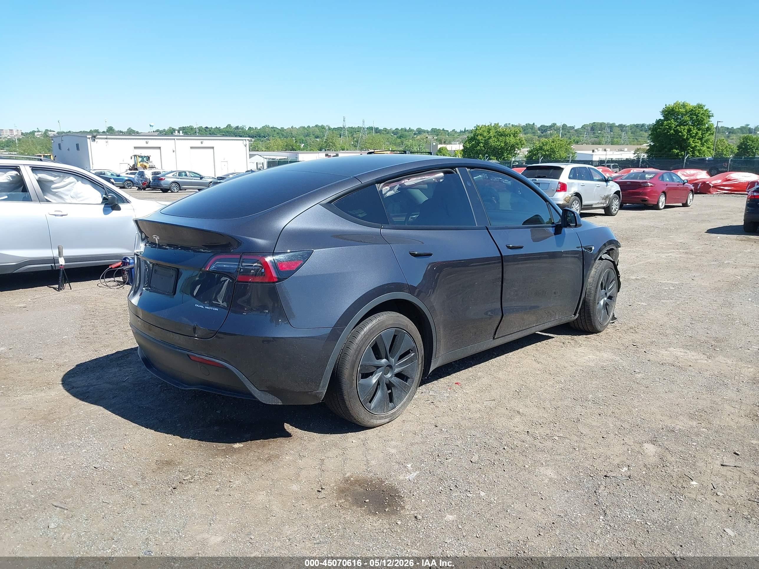 TESLA MODEL image 4