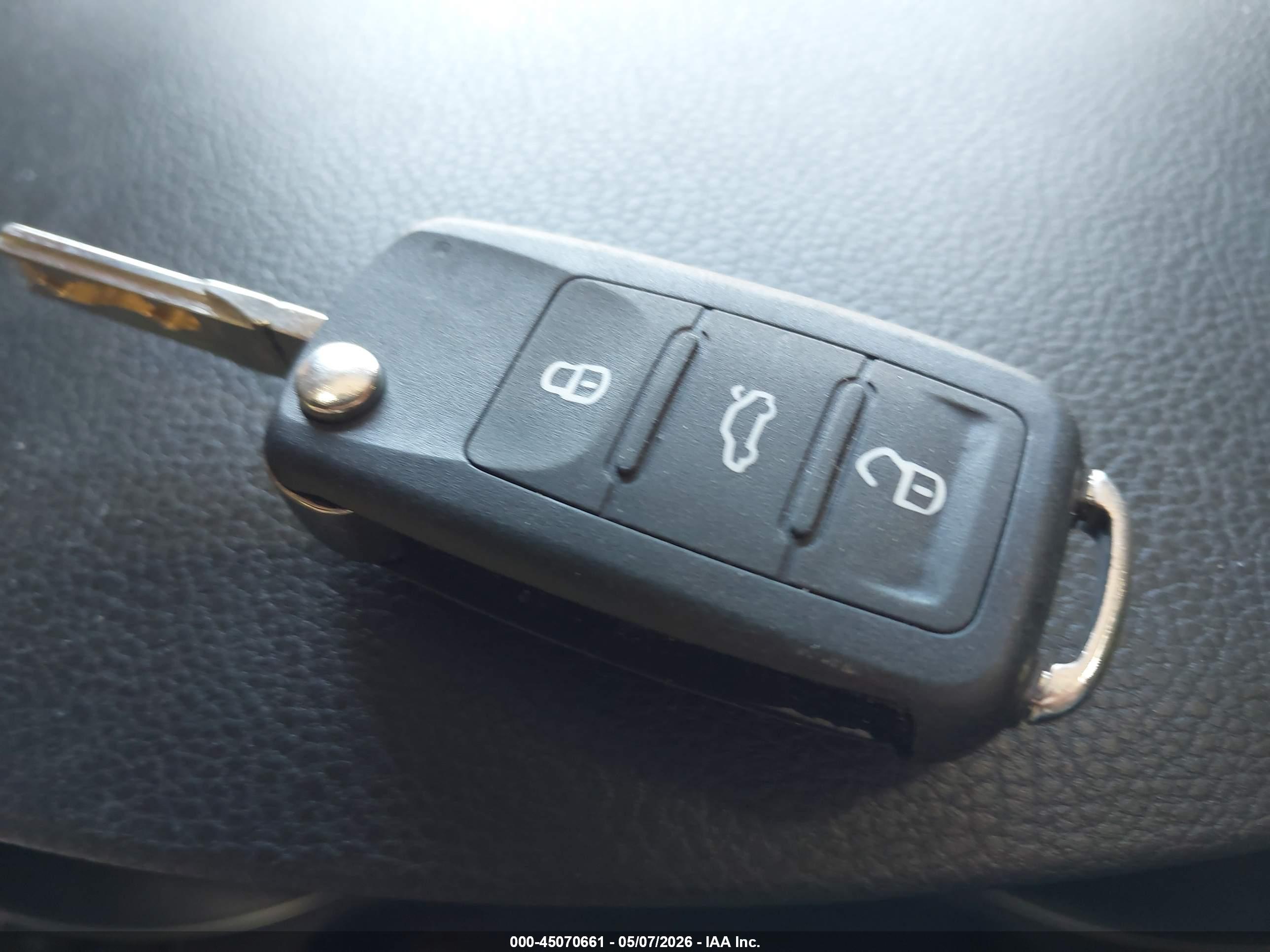 VOLKSWAGEN GOLF image 11