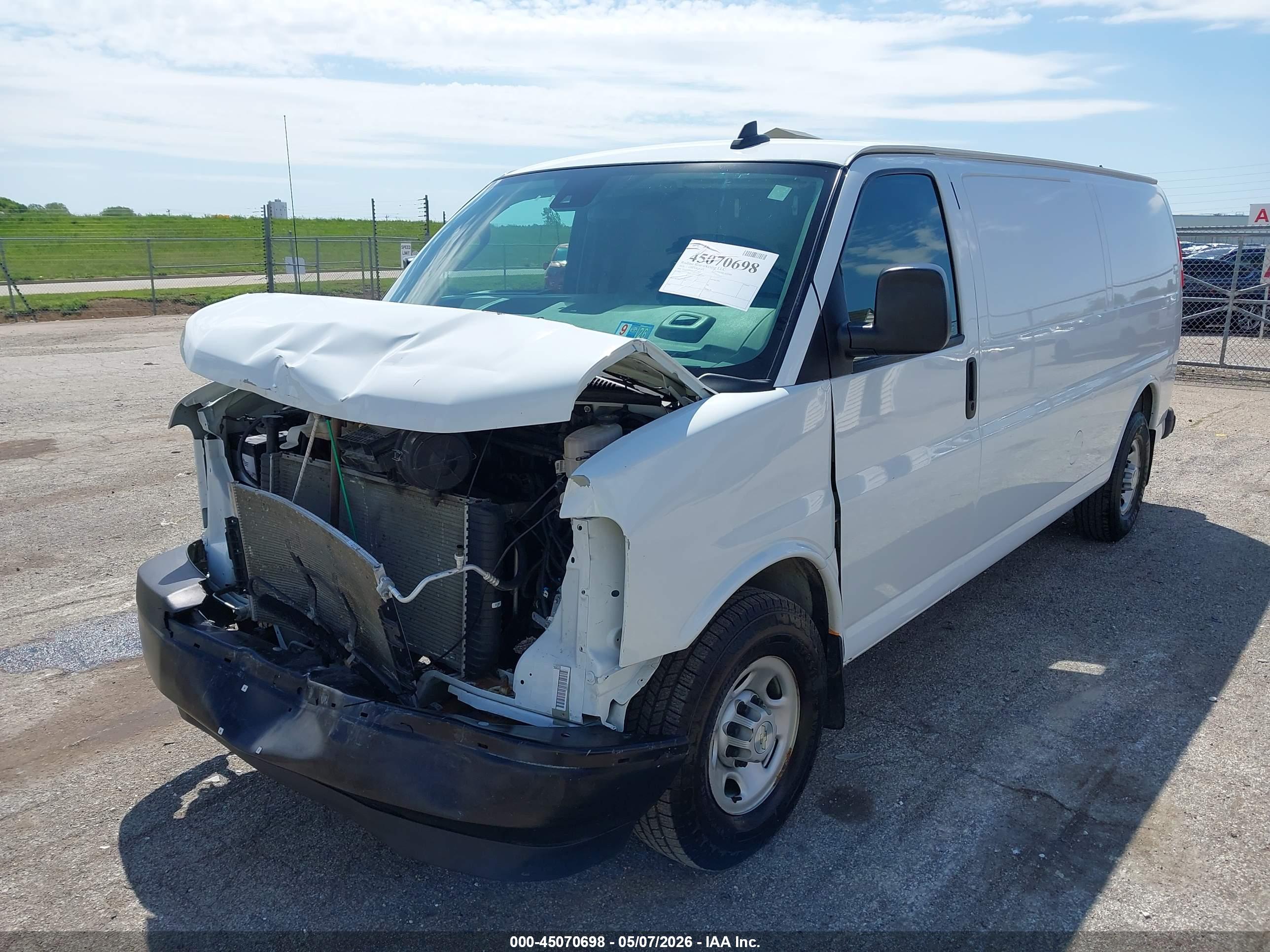 CHEVROLET EXPRESS image 2