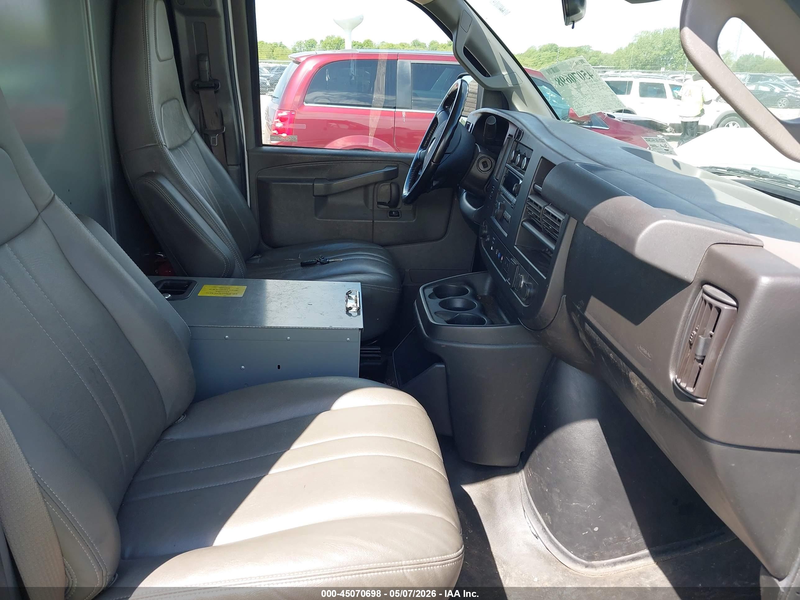 CHEVROLET EXPRESS image 5