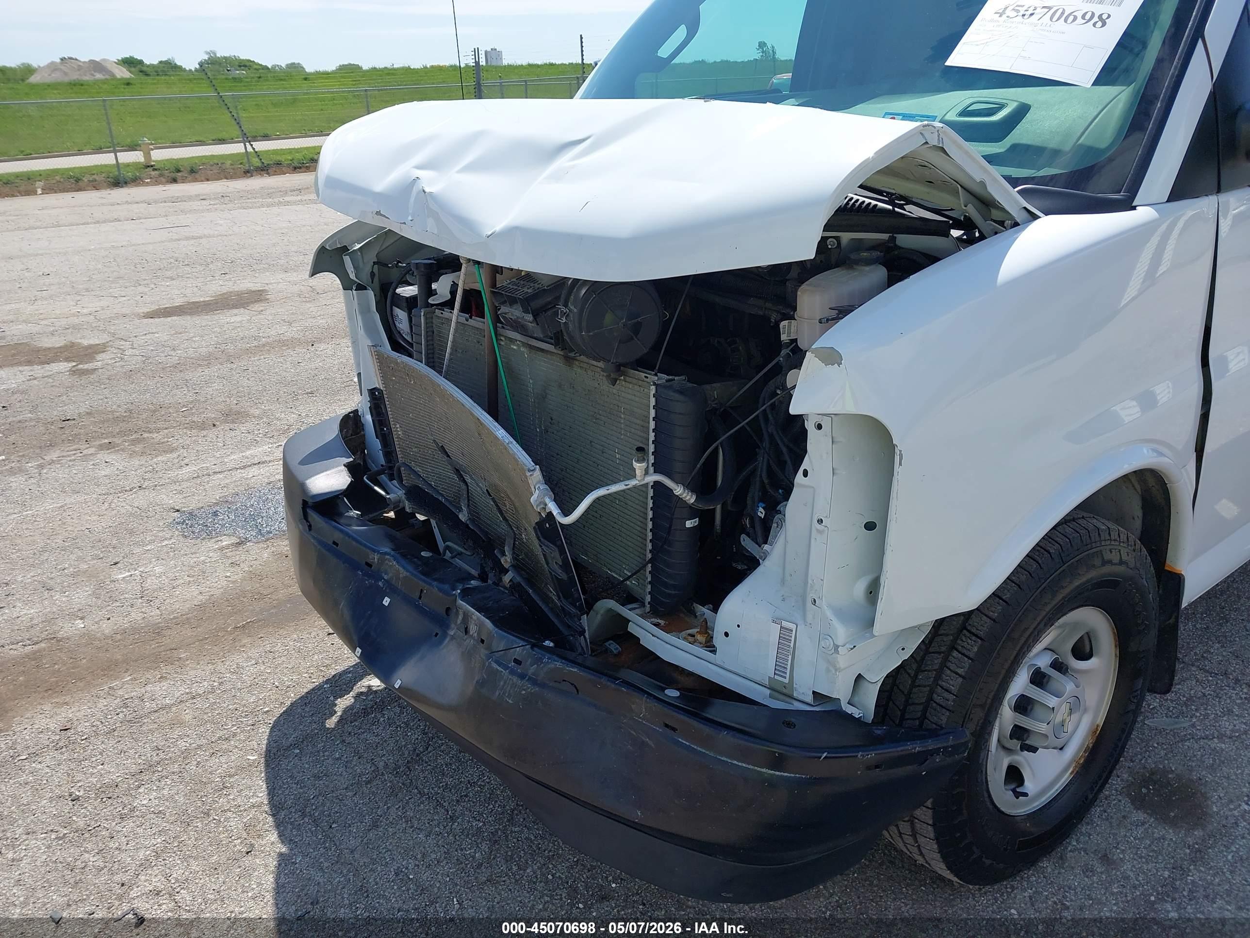CHEVROLET EXPRESS image 6