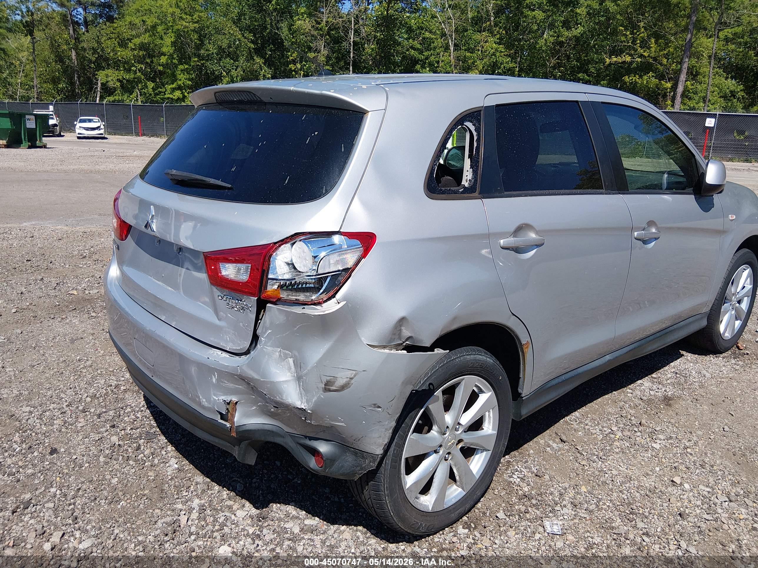 MITSUBISHI OUTLANDER image 6