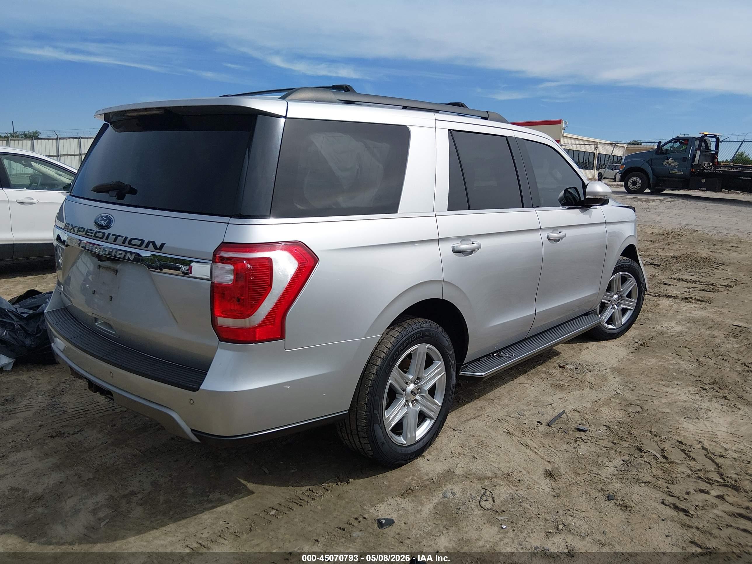 FORD EXPEDITION image 4