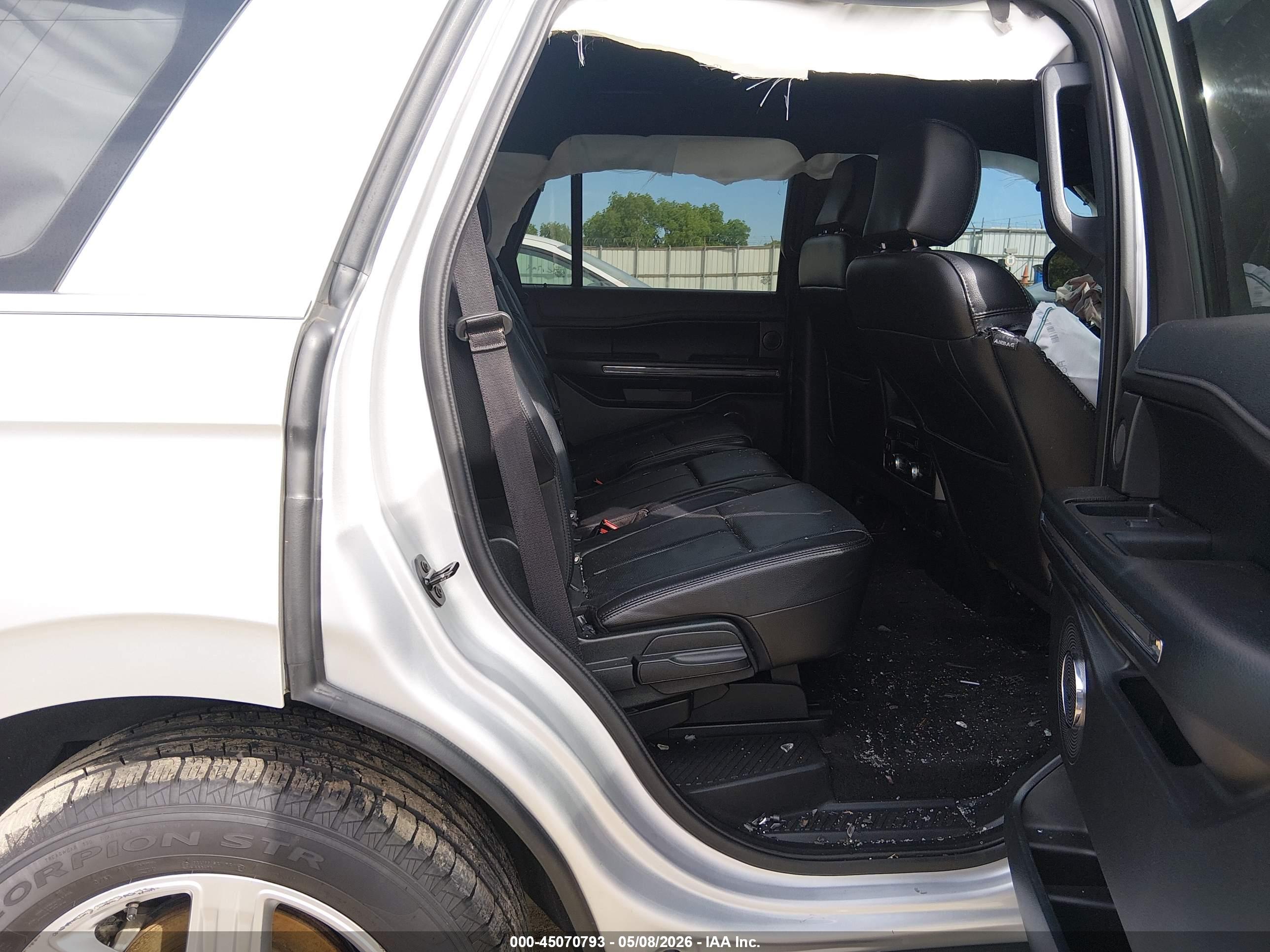 FORD EXPEDITION image 8