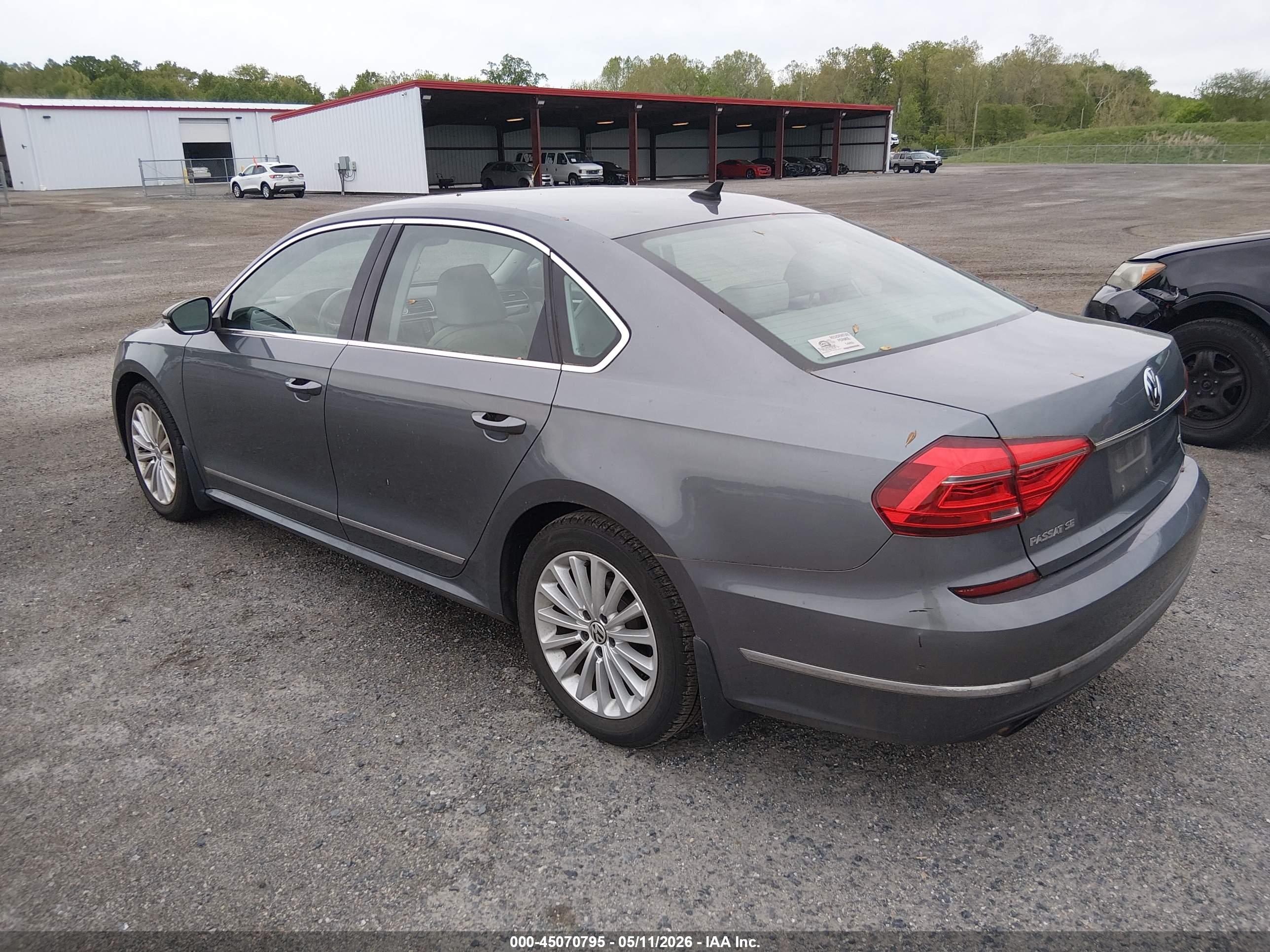VOLKSWAGEN PASSAT image 3