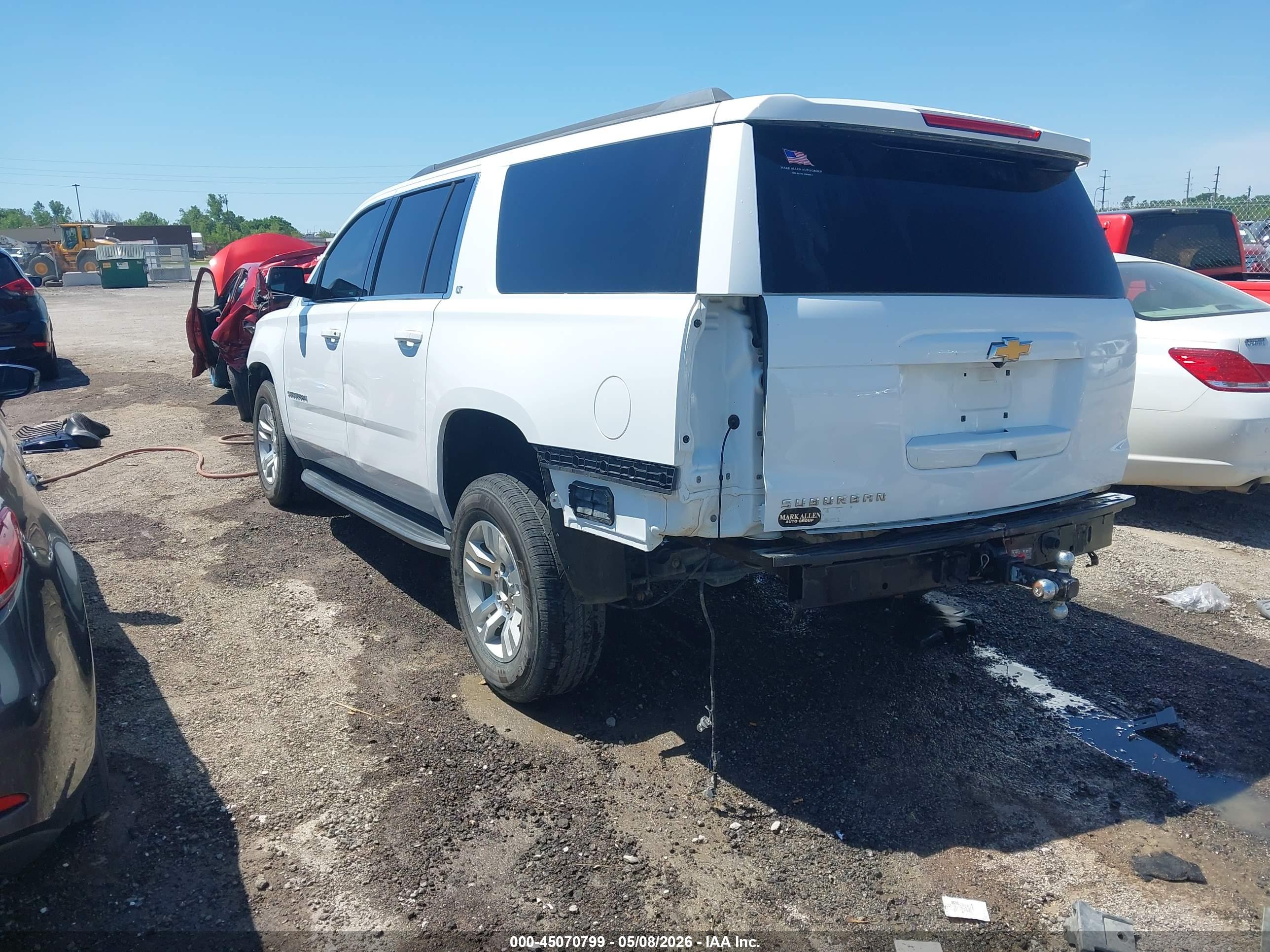 CHEVROLET SUBURBAN image 3