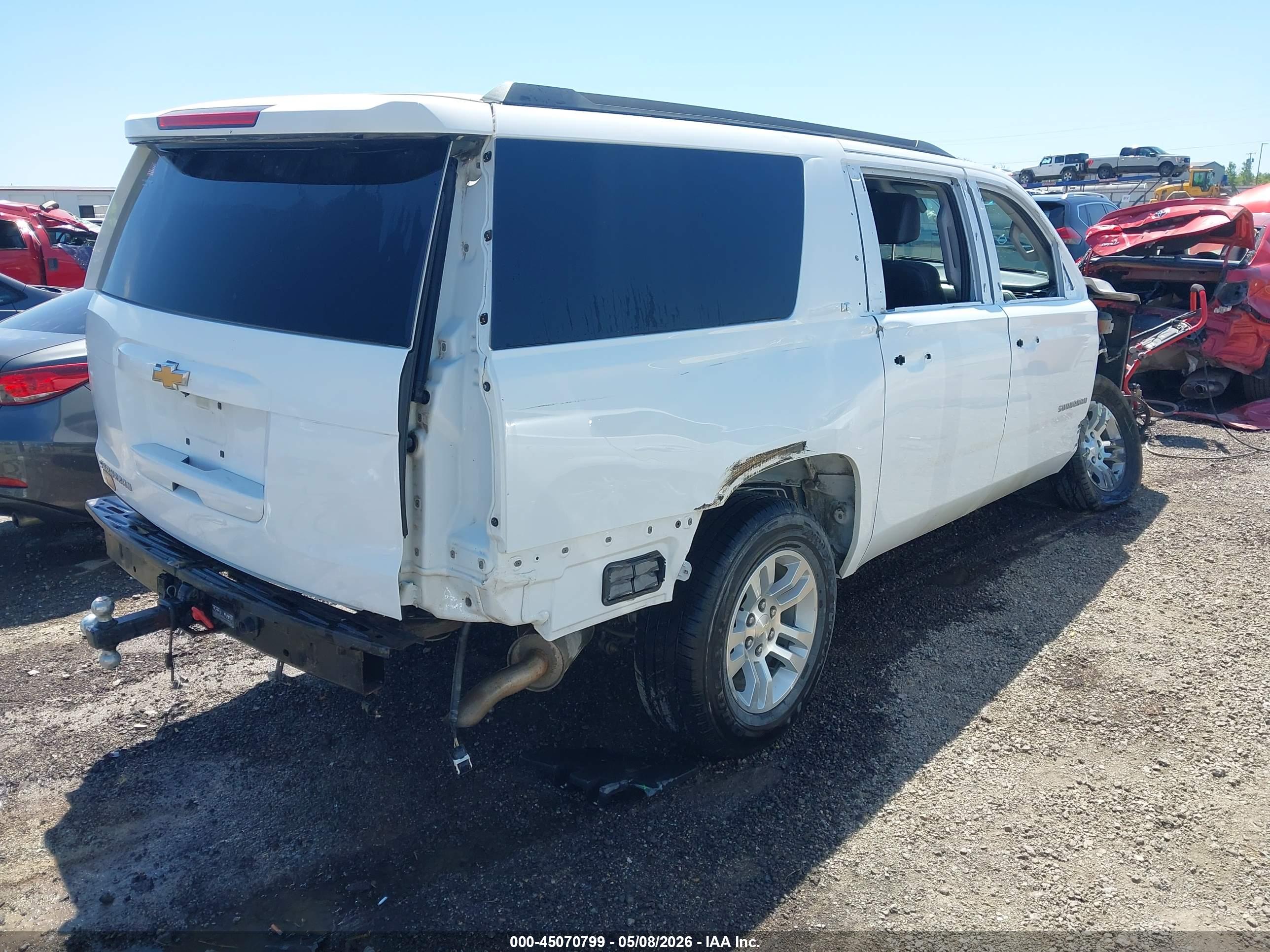 CHEVROLET SUBURBAN image 4