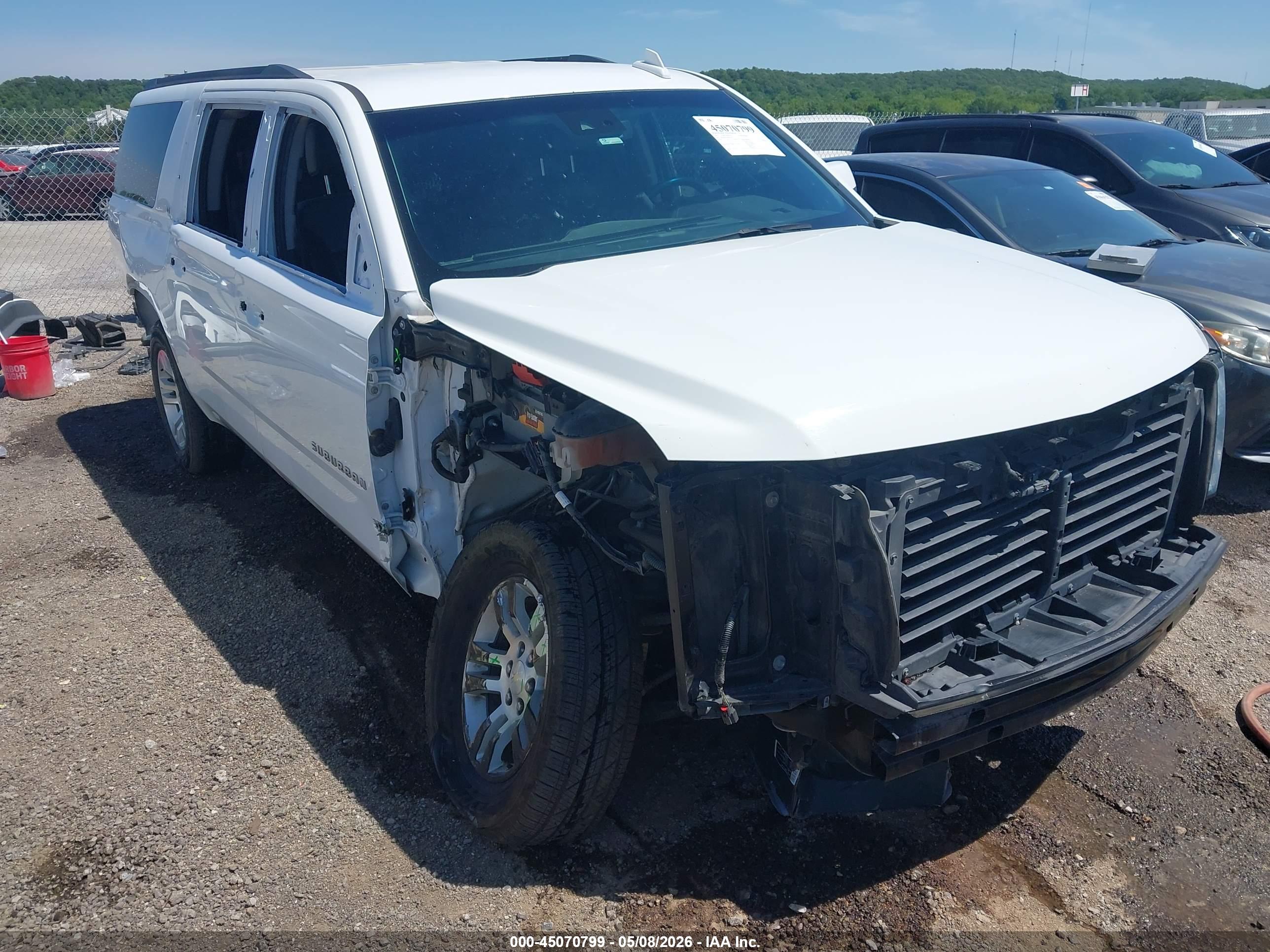 CHEVROLET SUBURBAN image 6