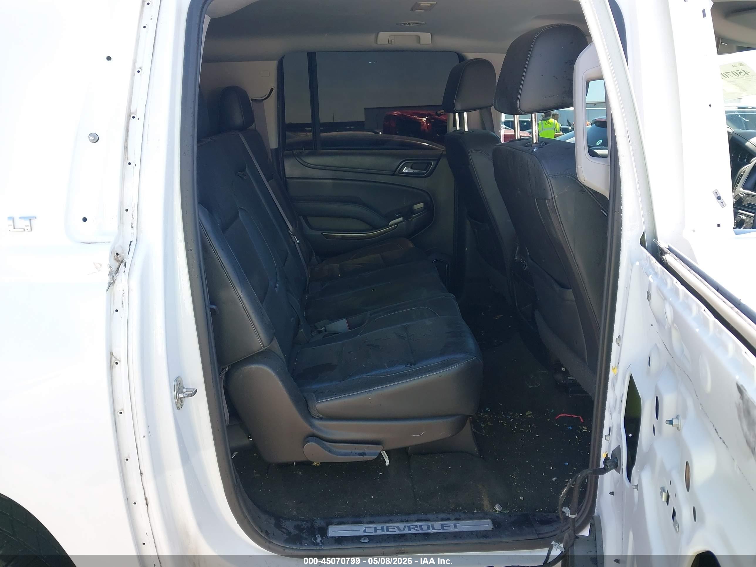 CHEVROLET SUBURBAN image 8