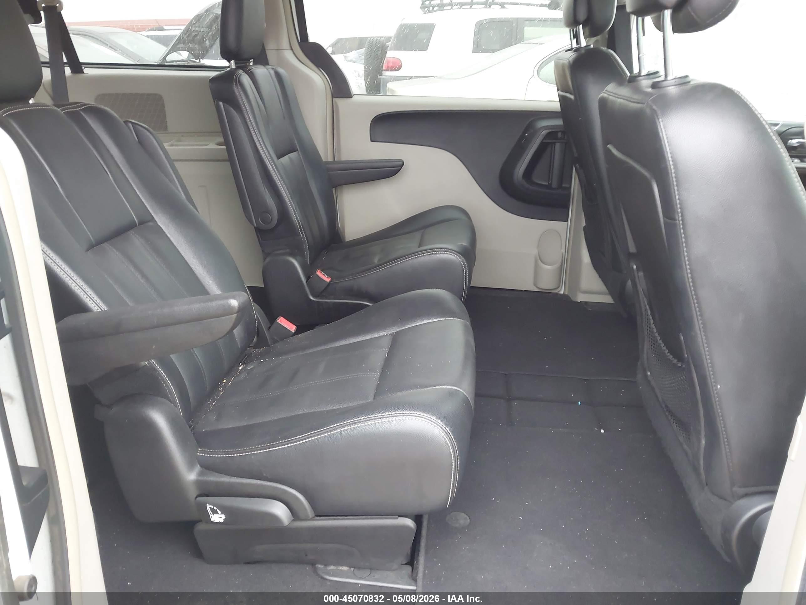 CHRYSLER TOWN image 8