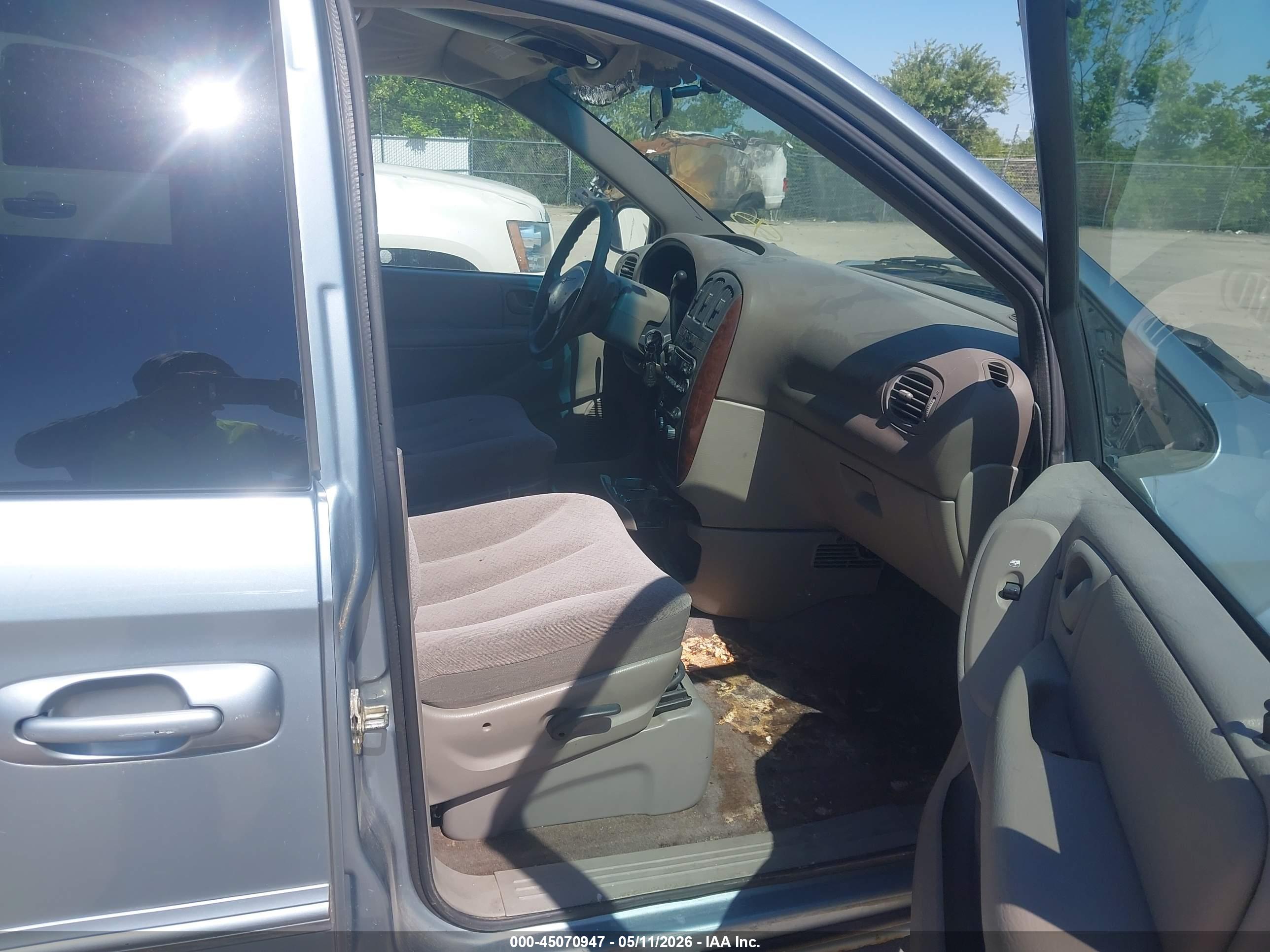 CHRYSLER TOWN image 5