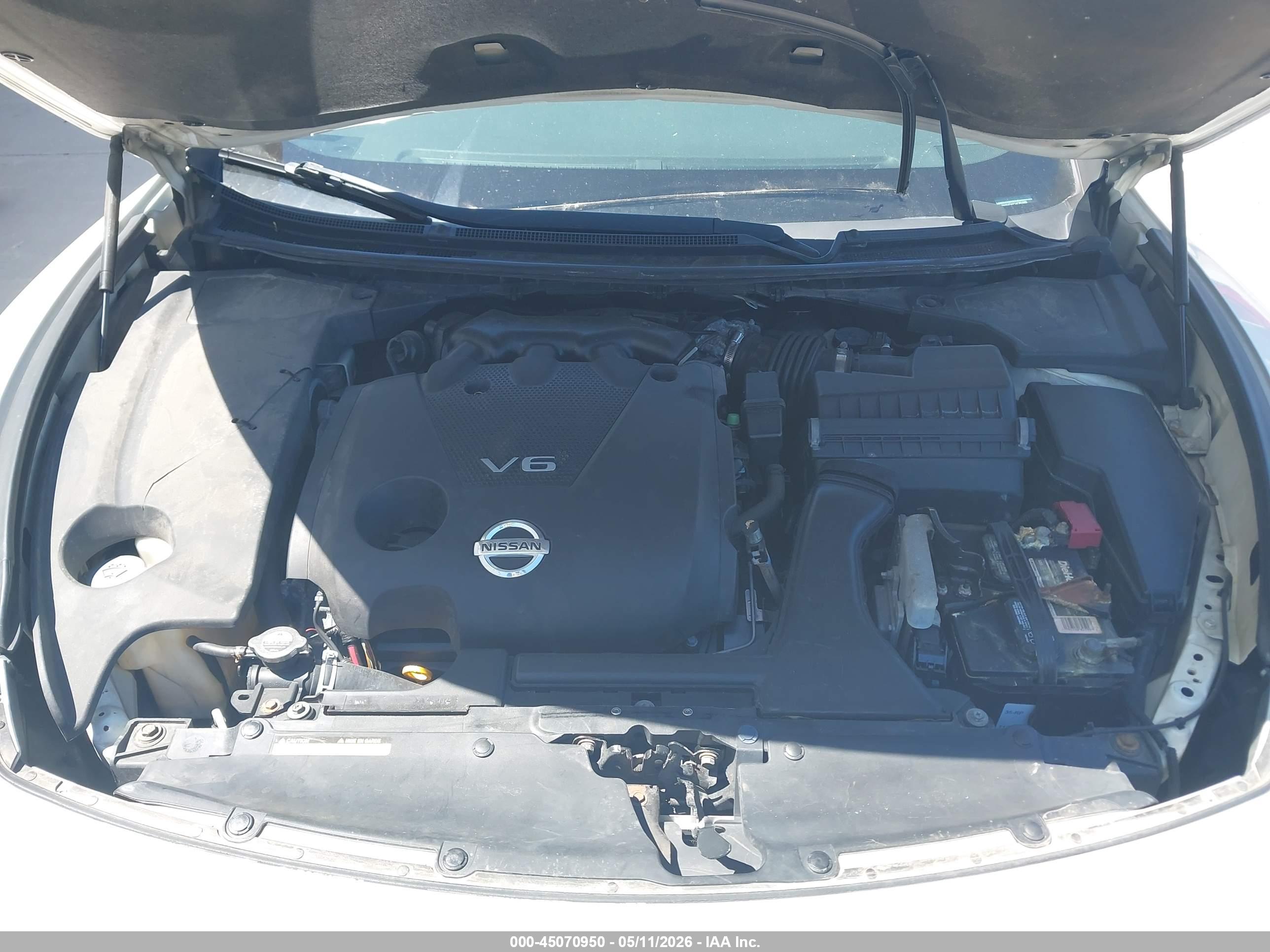 NISSAN MAXIMA image 10