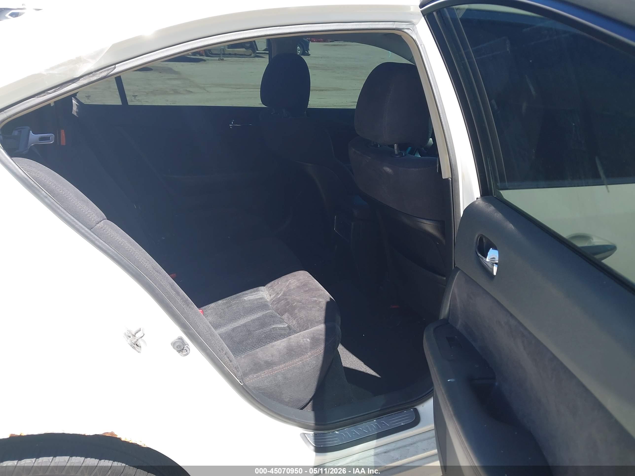 NISSAN MAXIMA image 8