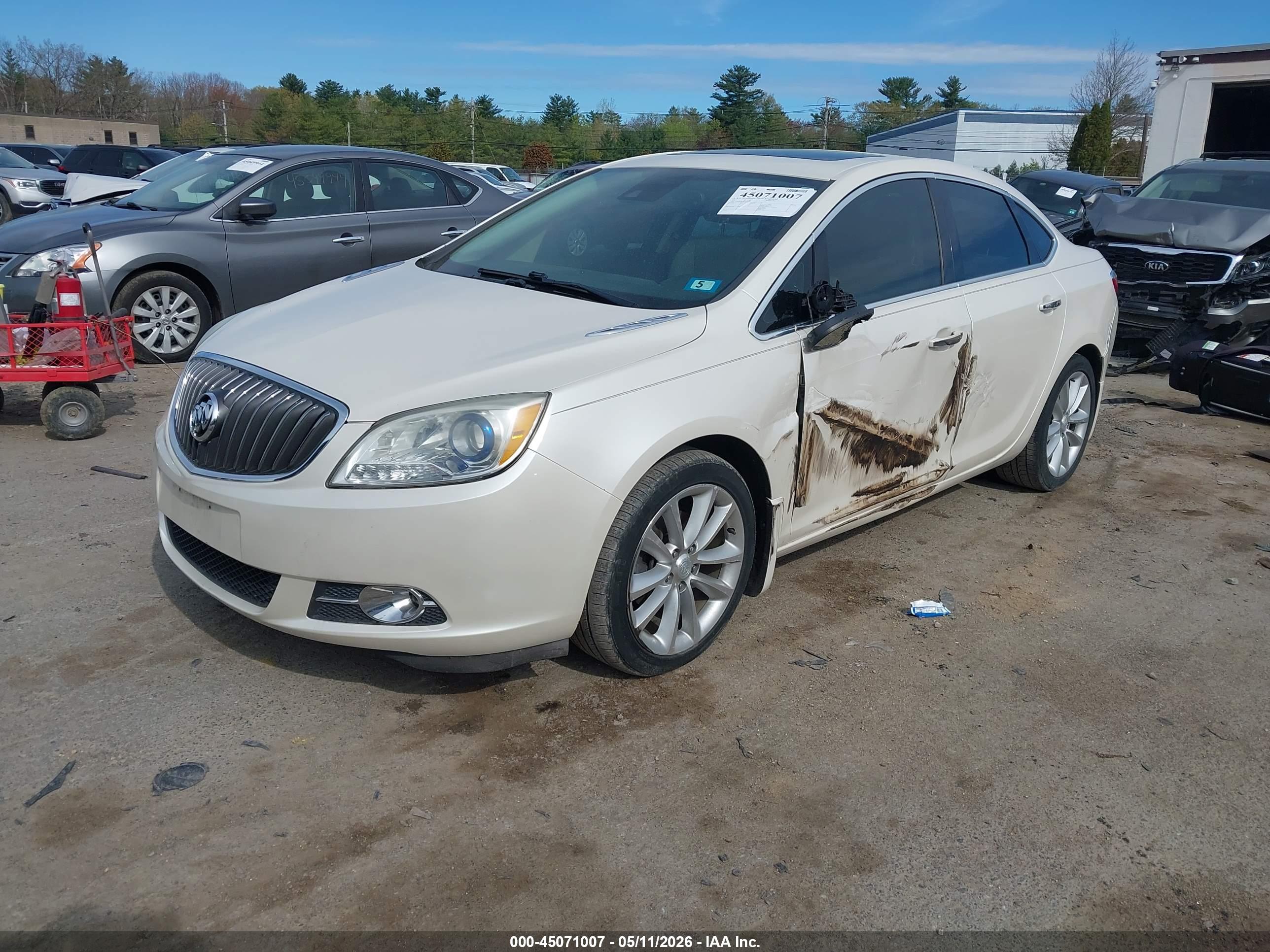 BUICK VERANO image 2