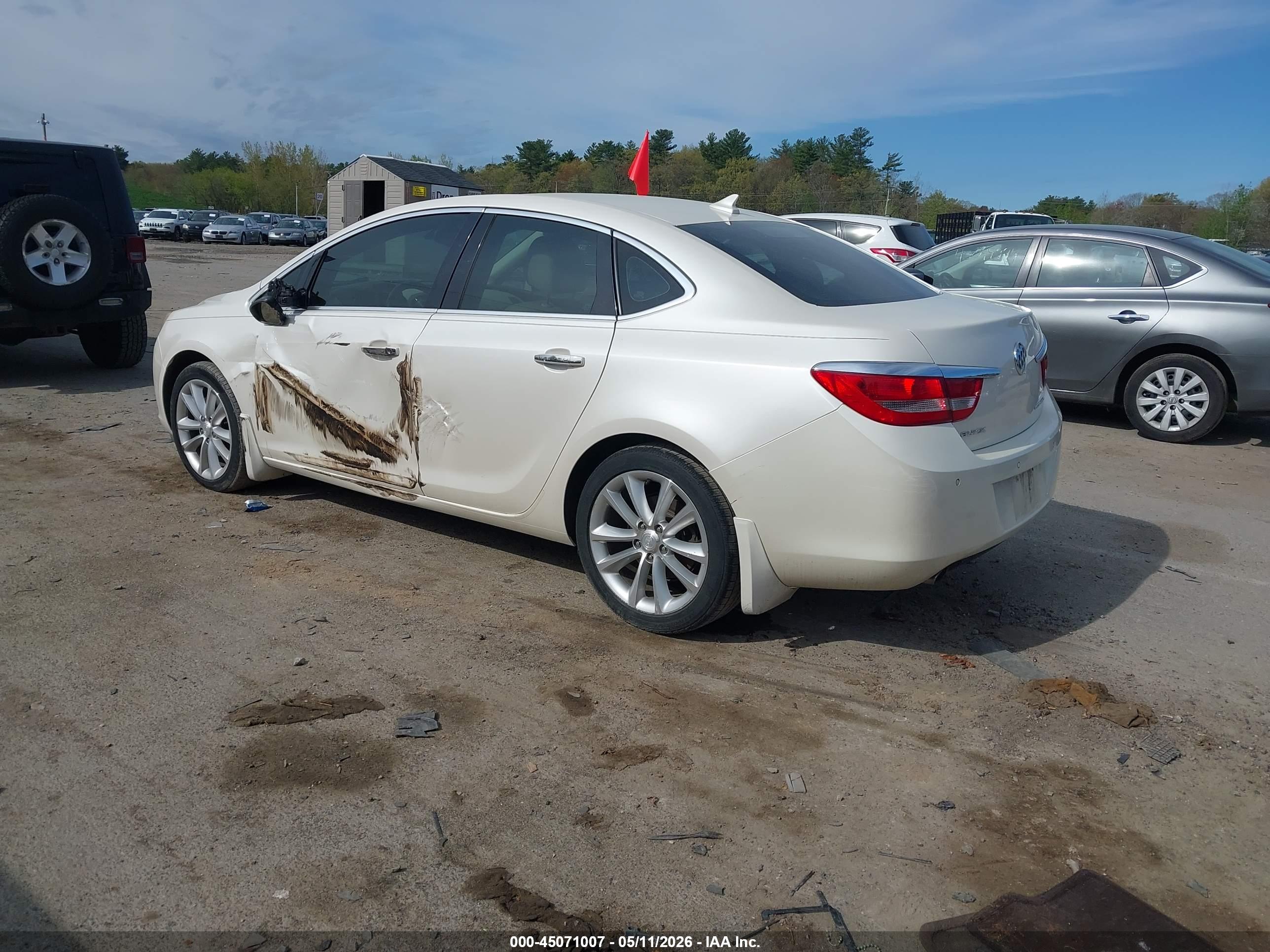 BUICK VERANO image 3