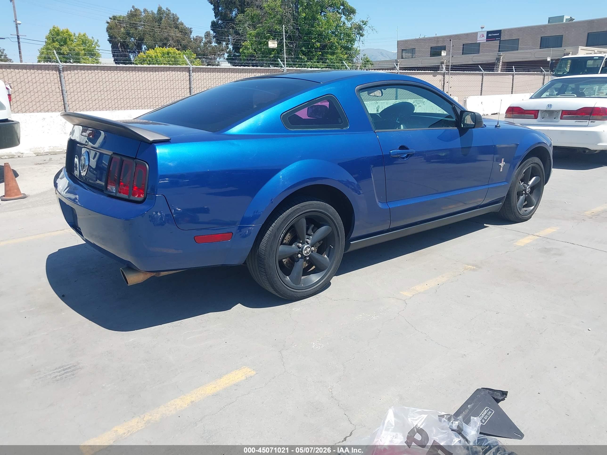 FORD MUSTANG image 4