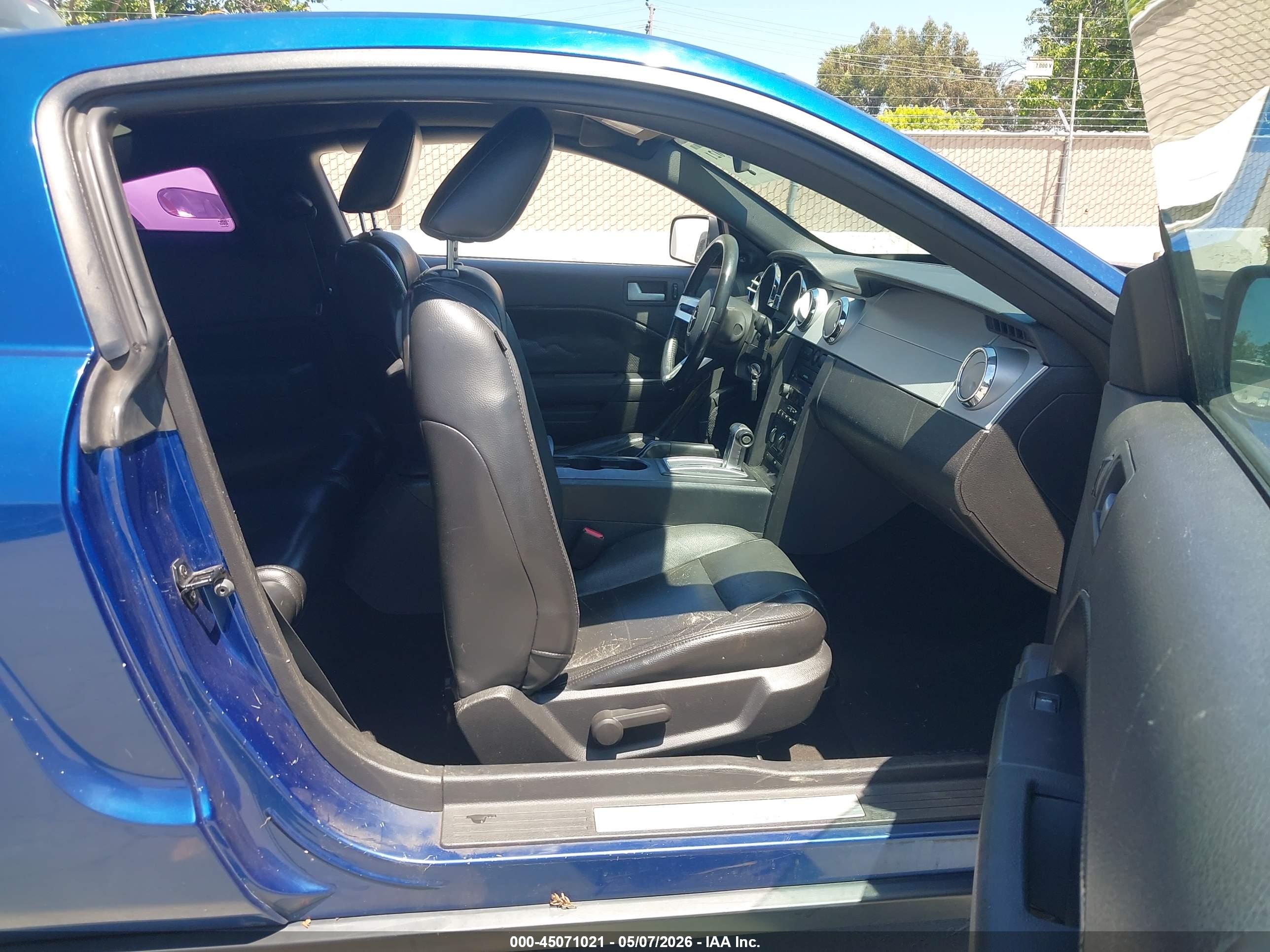 FORD MUSTANG image 5