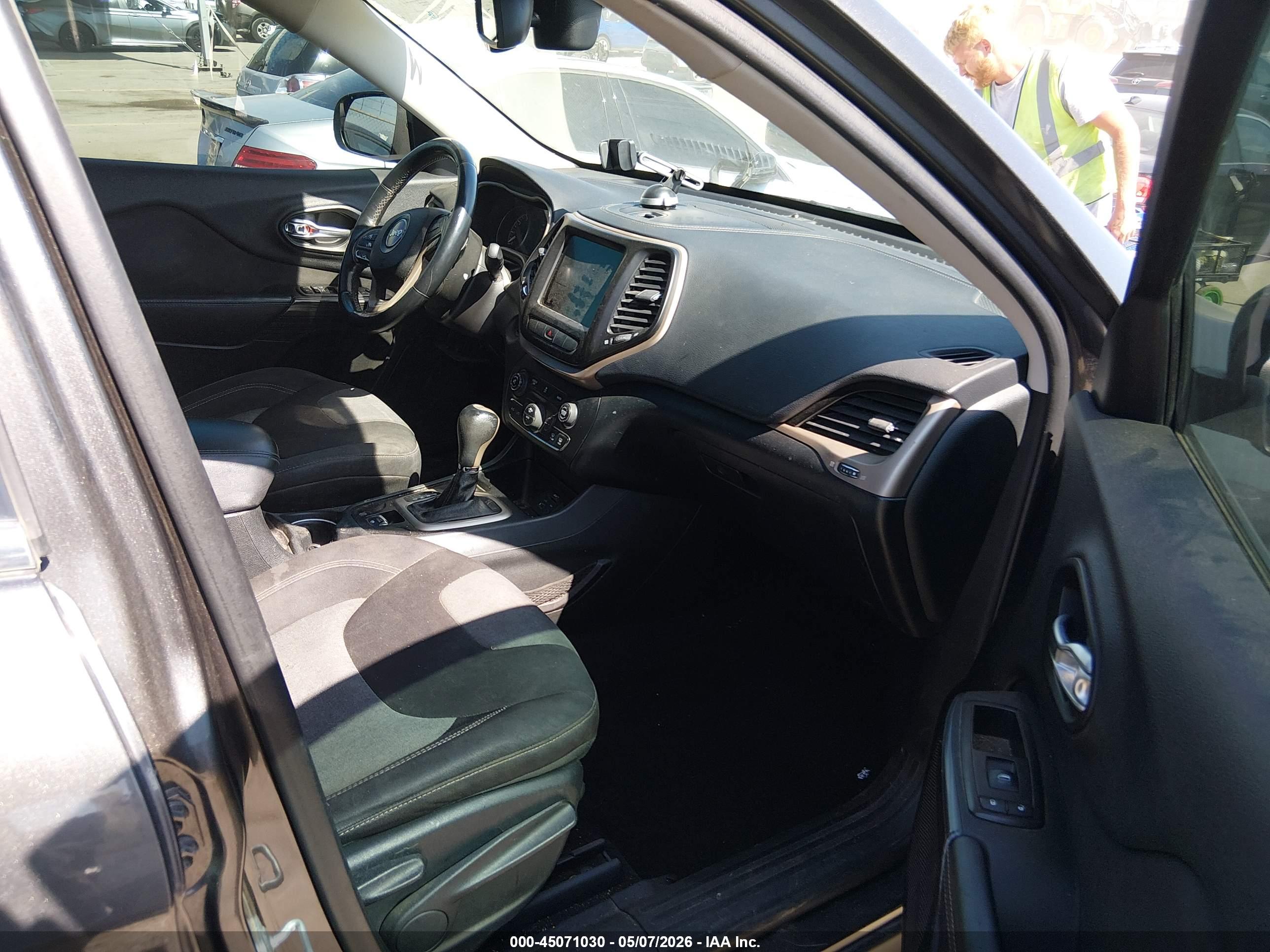 JEEP CHEROKEE image 5