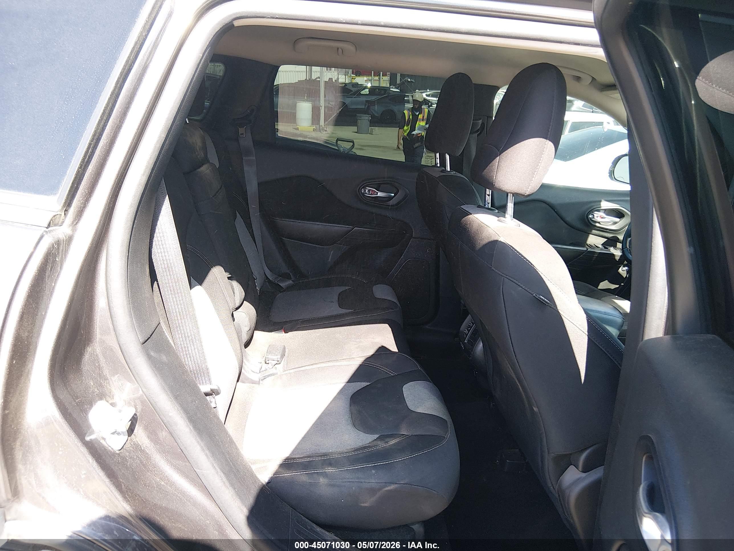 JEEP CHEROKEE image 8