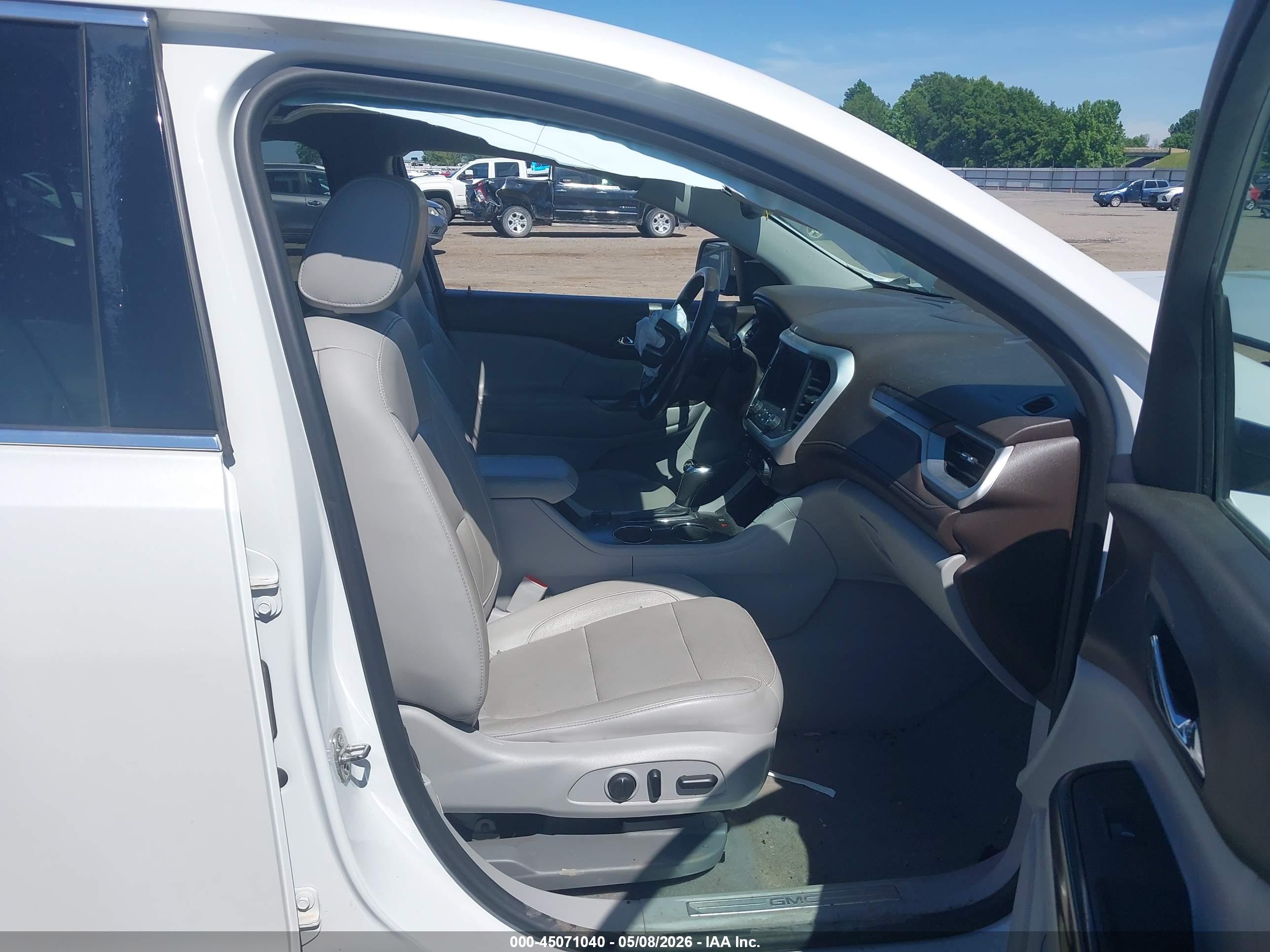 GMC ACADIA image 5