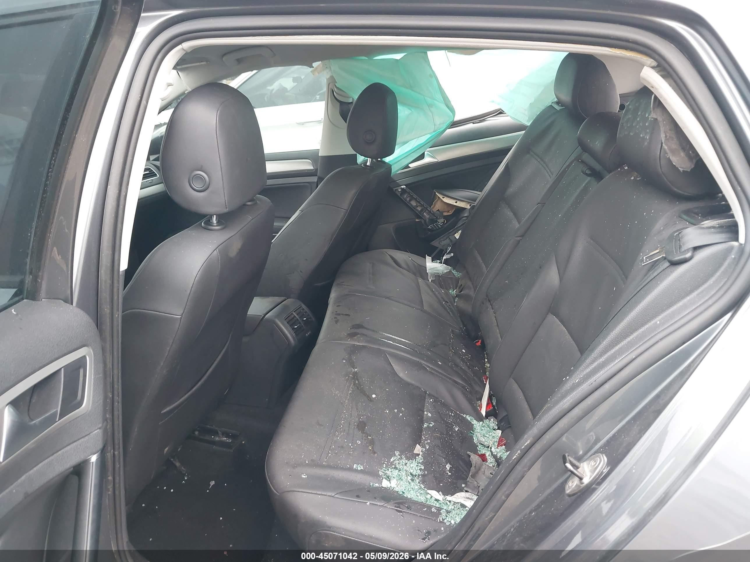 VOLKSWAGEN GOLF image 8