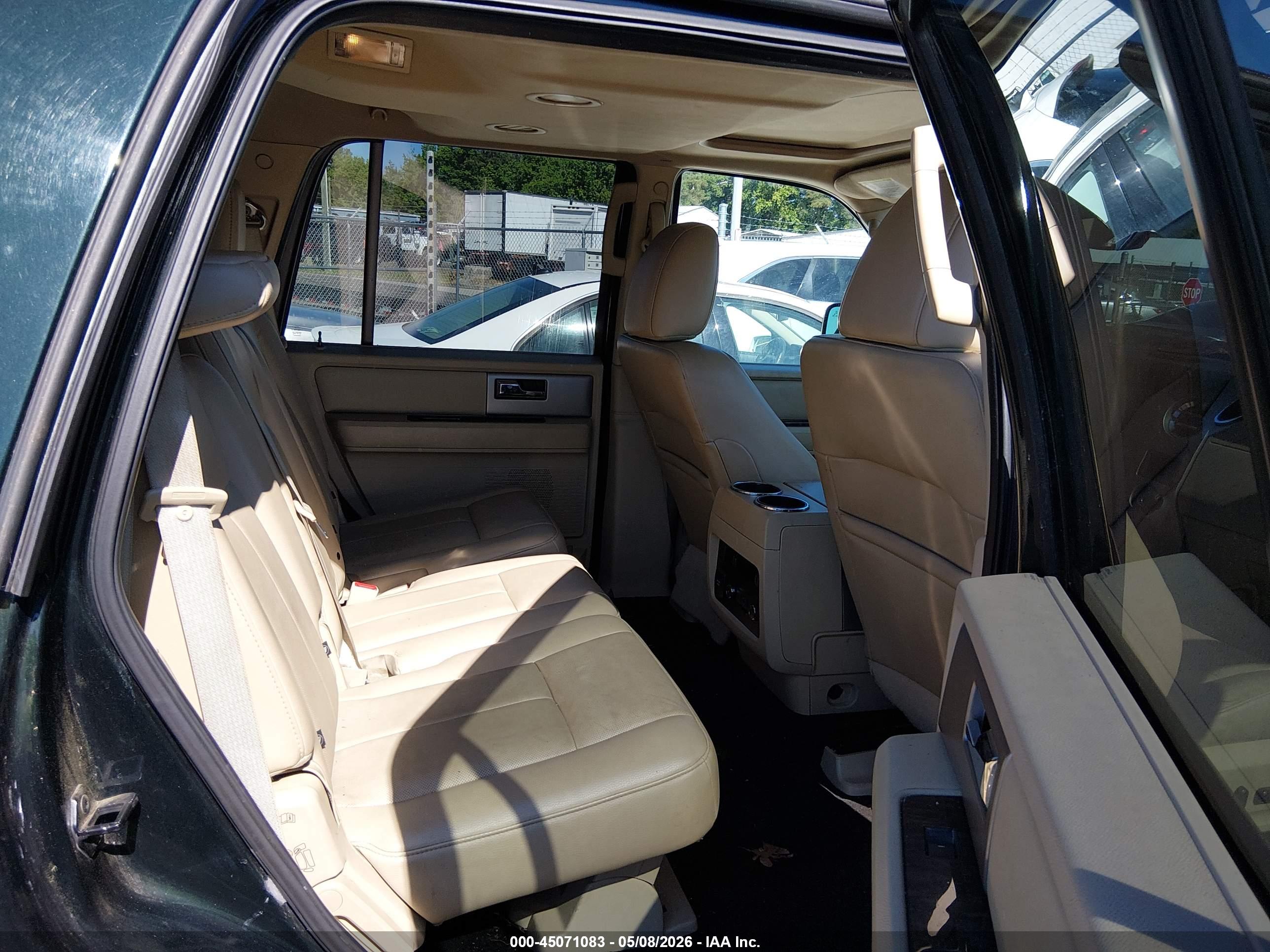 FORD EXPEDITION image 8
