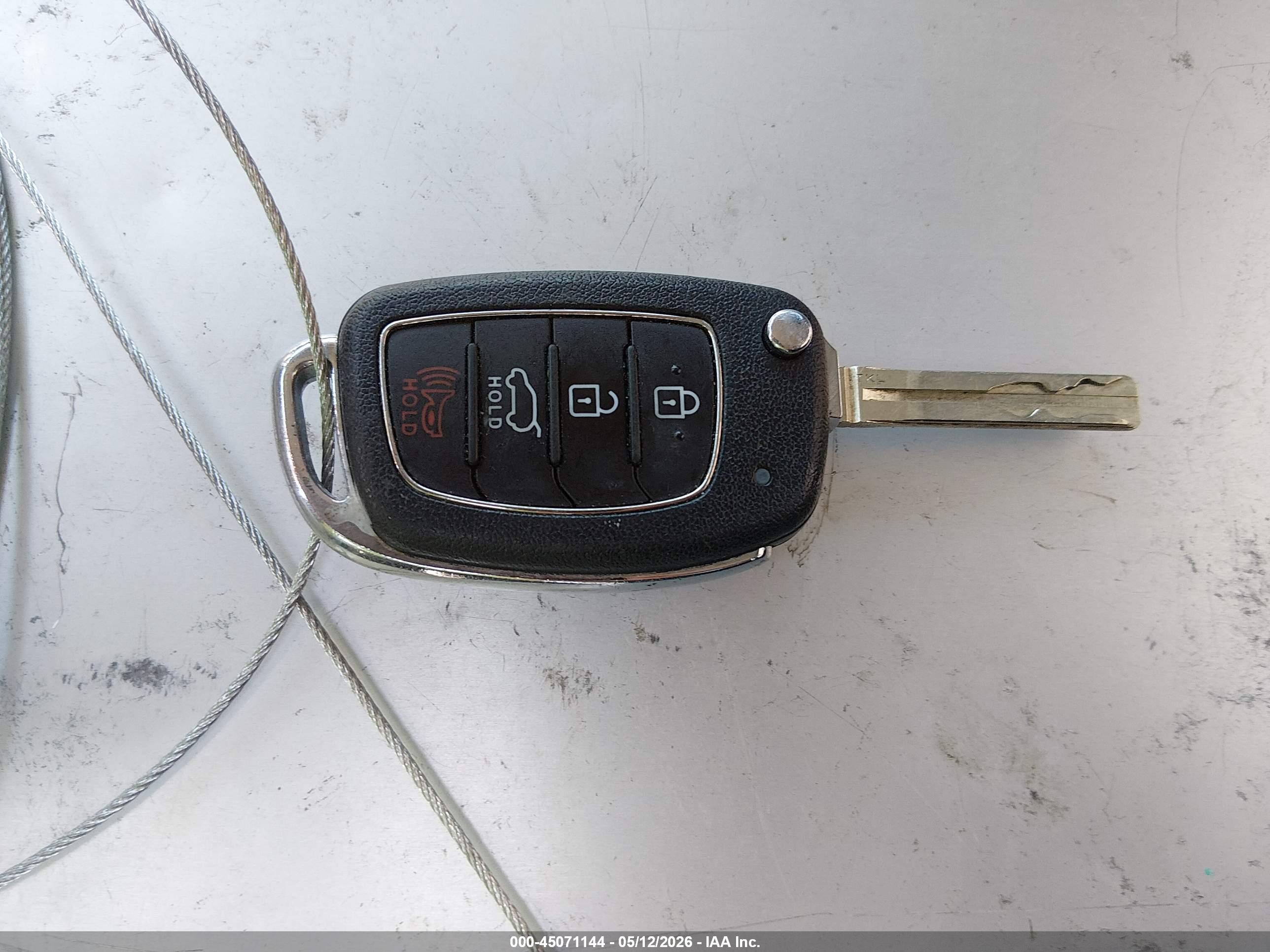HYUNDAI TUCSON image 11